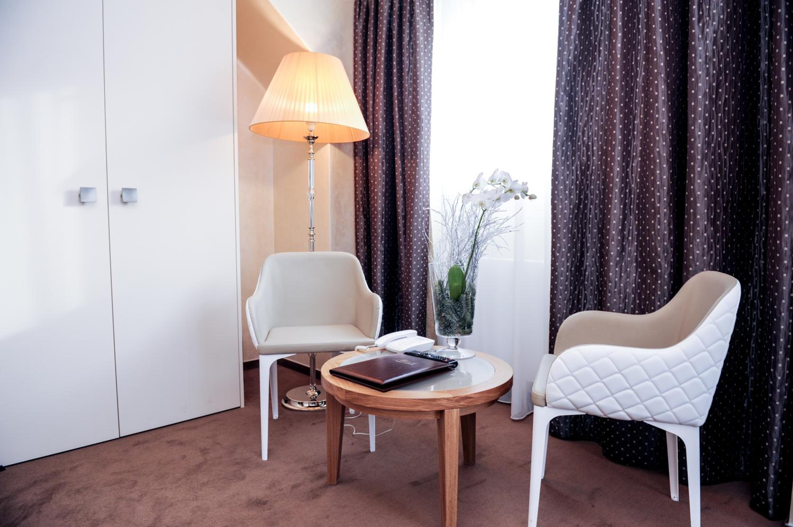 Deluxe Junior Suite with City View (2 Adults) - Attic