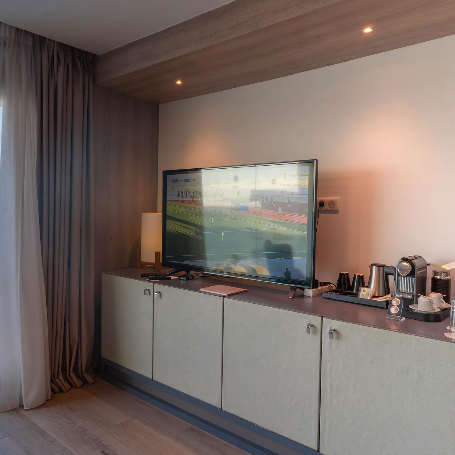 1 Bedroom Executive Suite, 1 King, Sofa bed, Seafront
