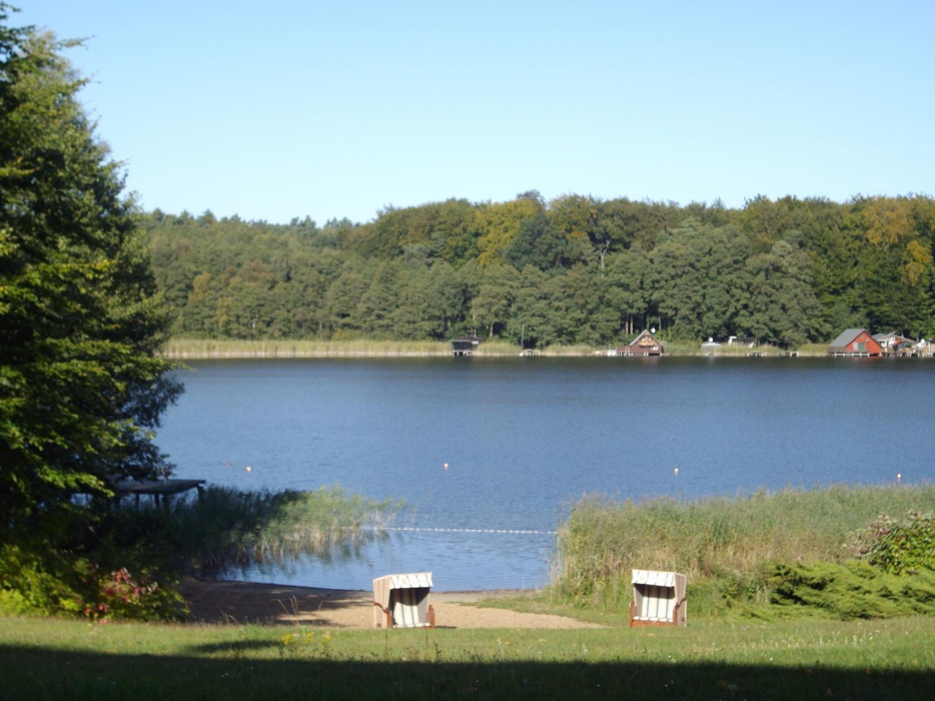 Double Room with Lake View - Photo 3