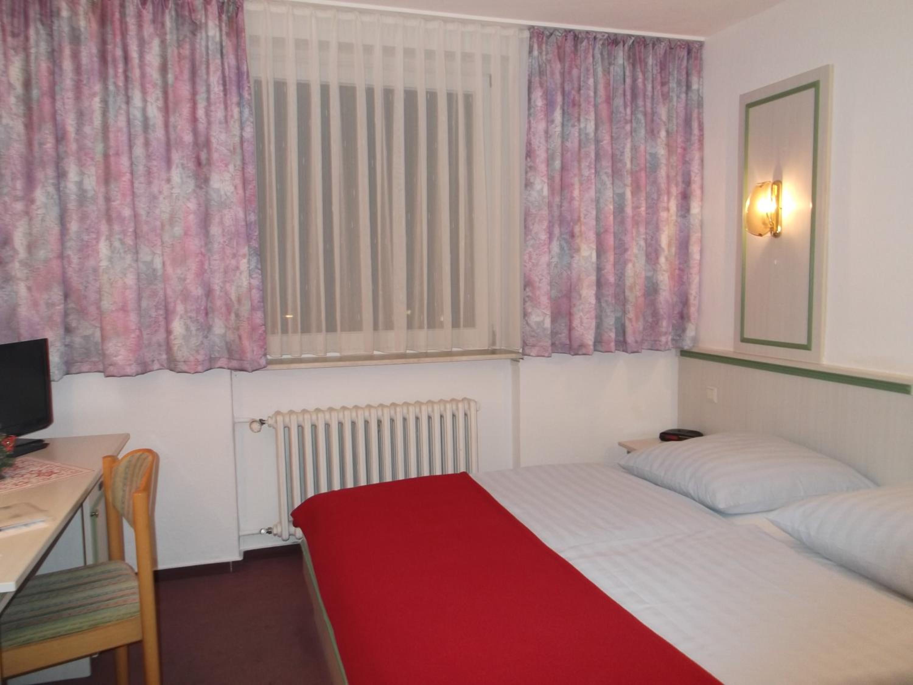 Small Double Room - Photo 3