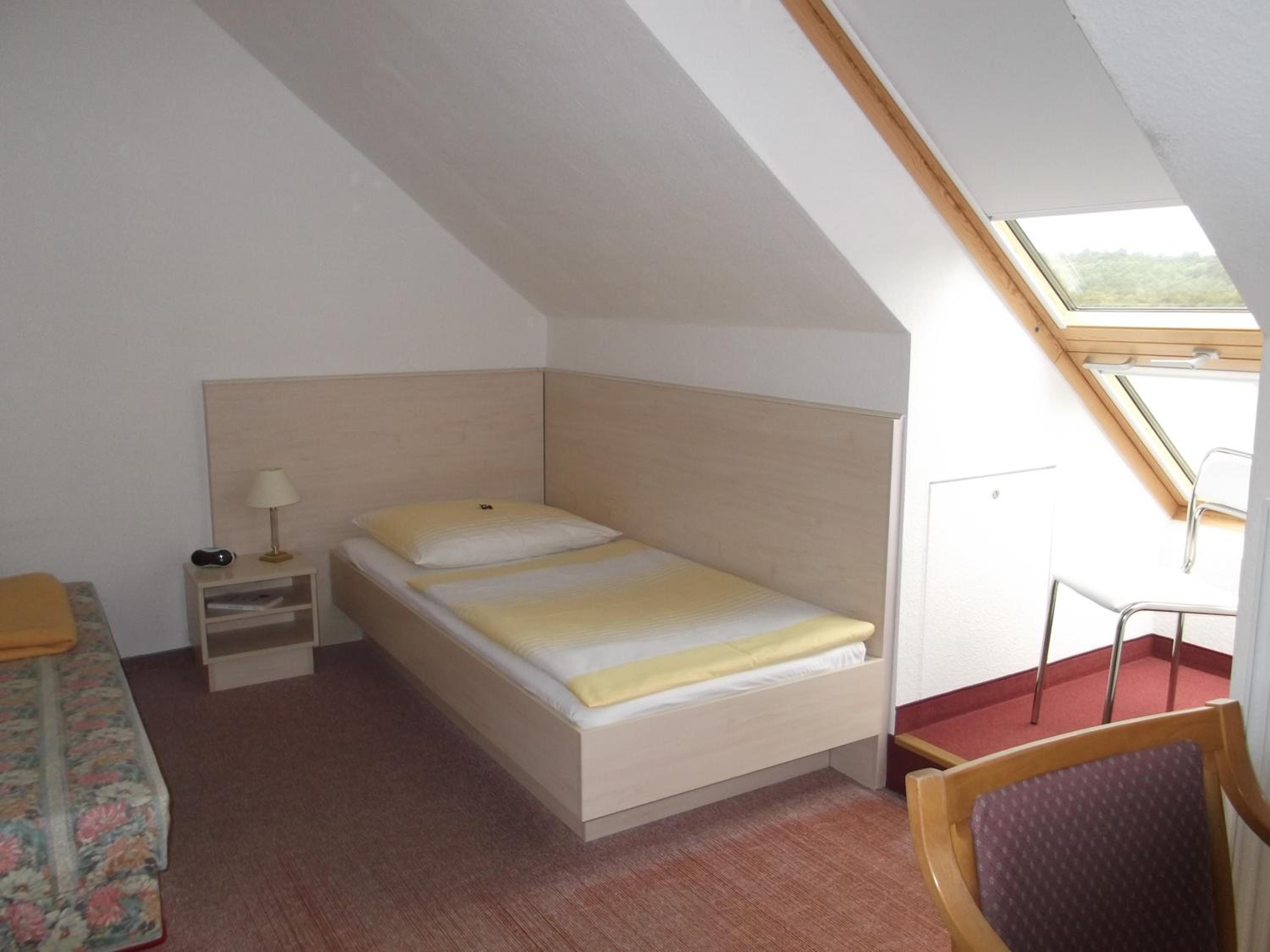 Small Single Room photo 3