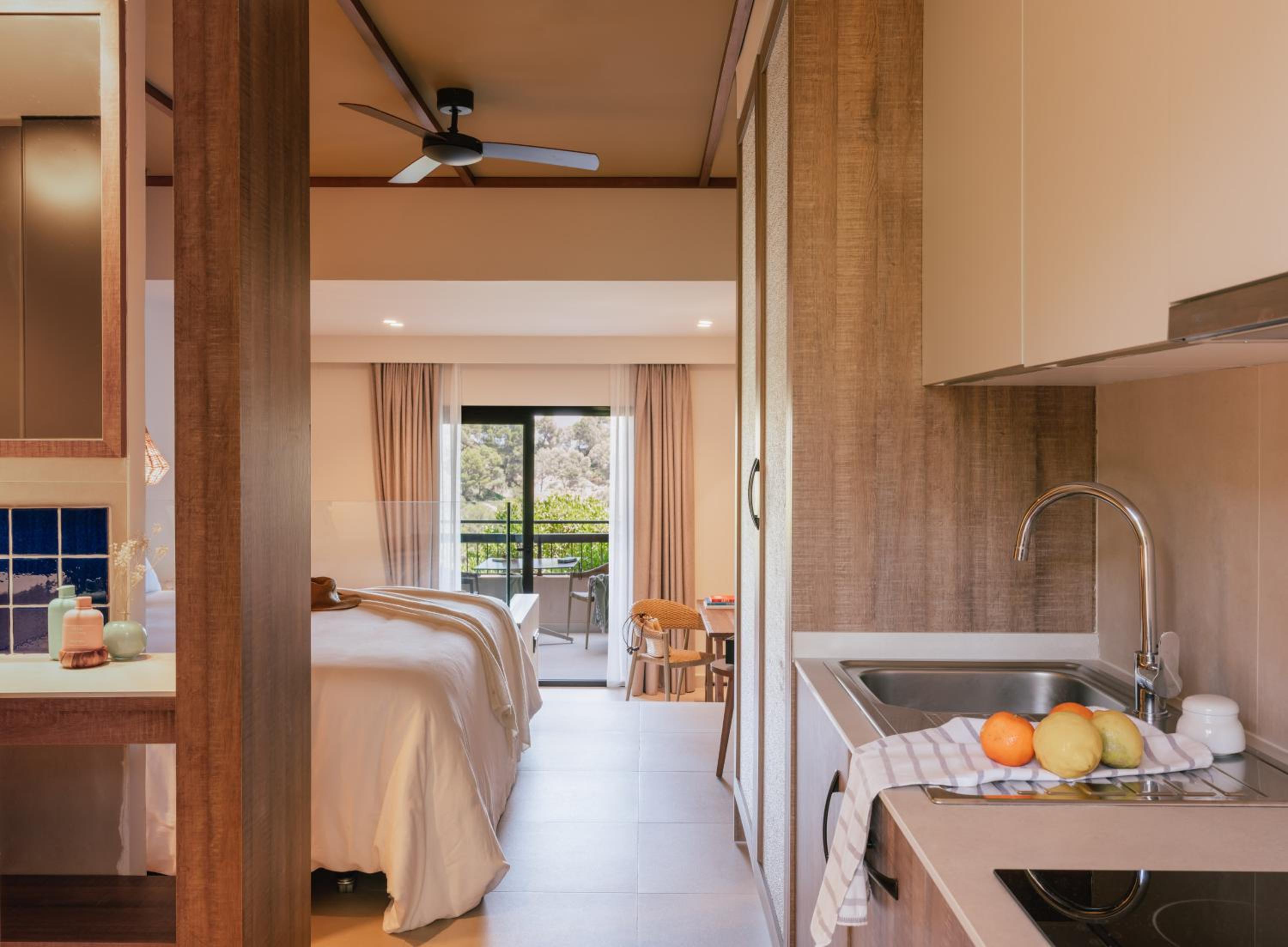 ZEL Junior Suite Garden View with Kitchen - Photo 8