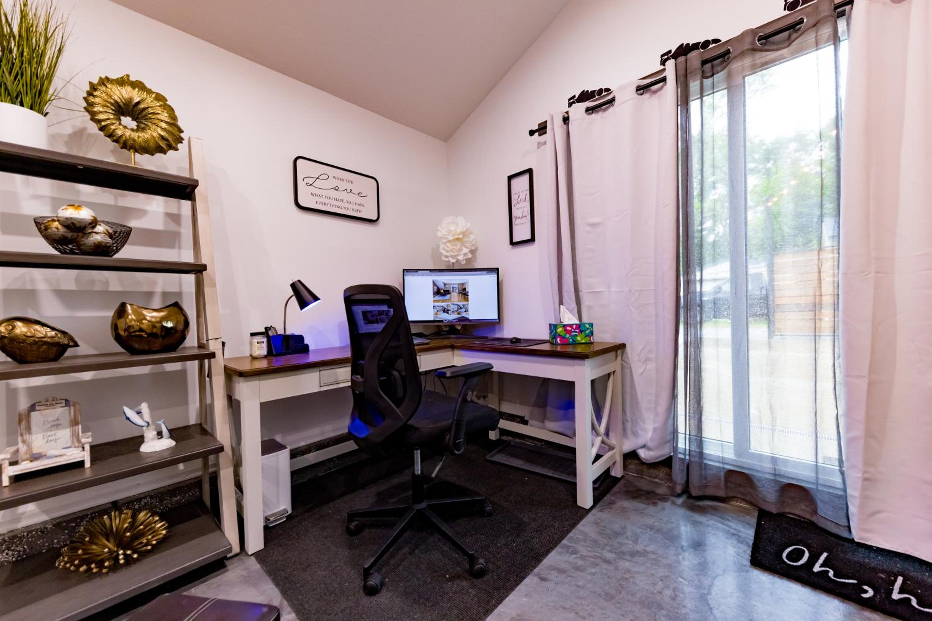Deluxe King Studio photo 3