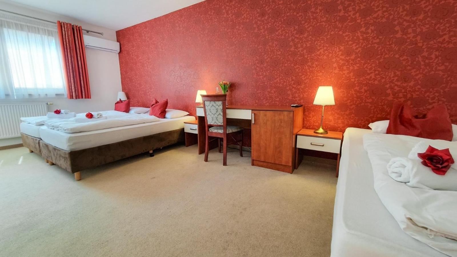 Triple Room - Photo 2
