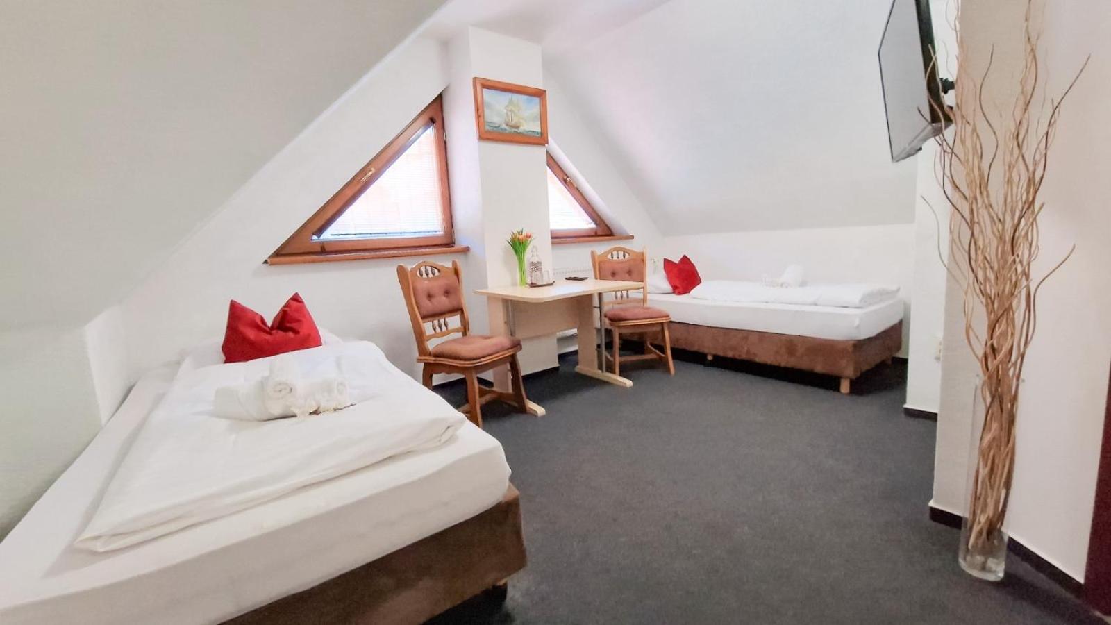 Twin Room - Photo 1