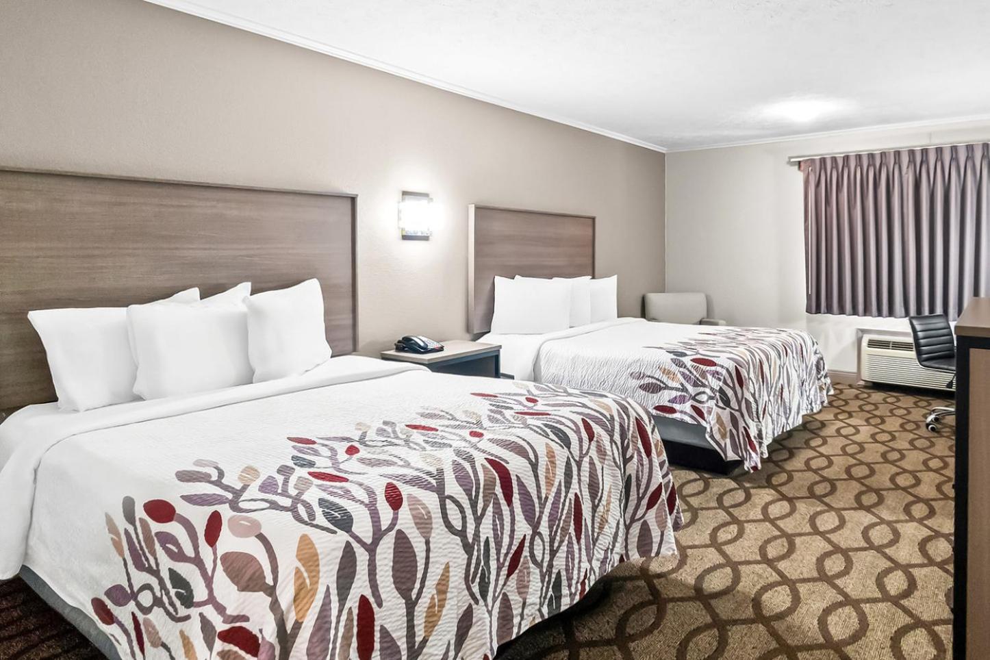 Deluxe Room with Two Queen Beds Disability Access Non-Smoking - Photo 3