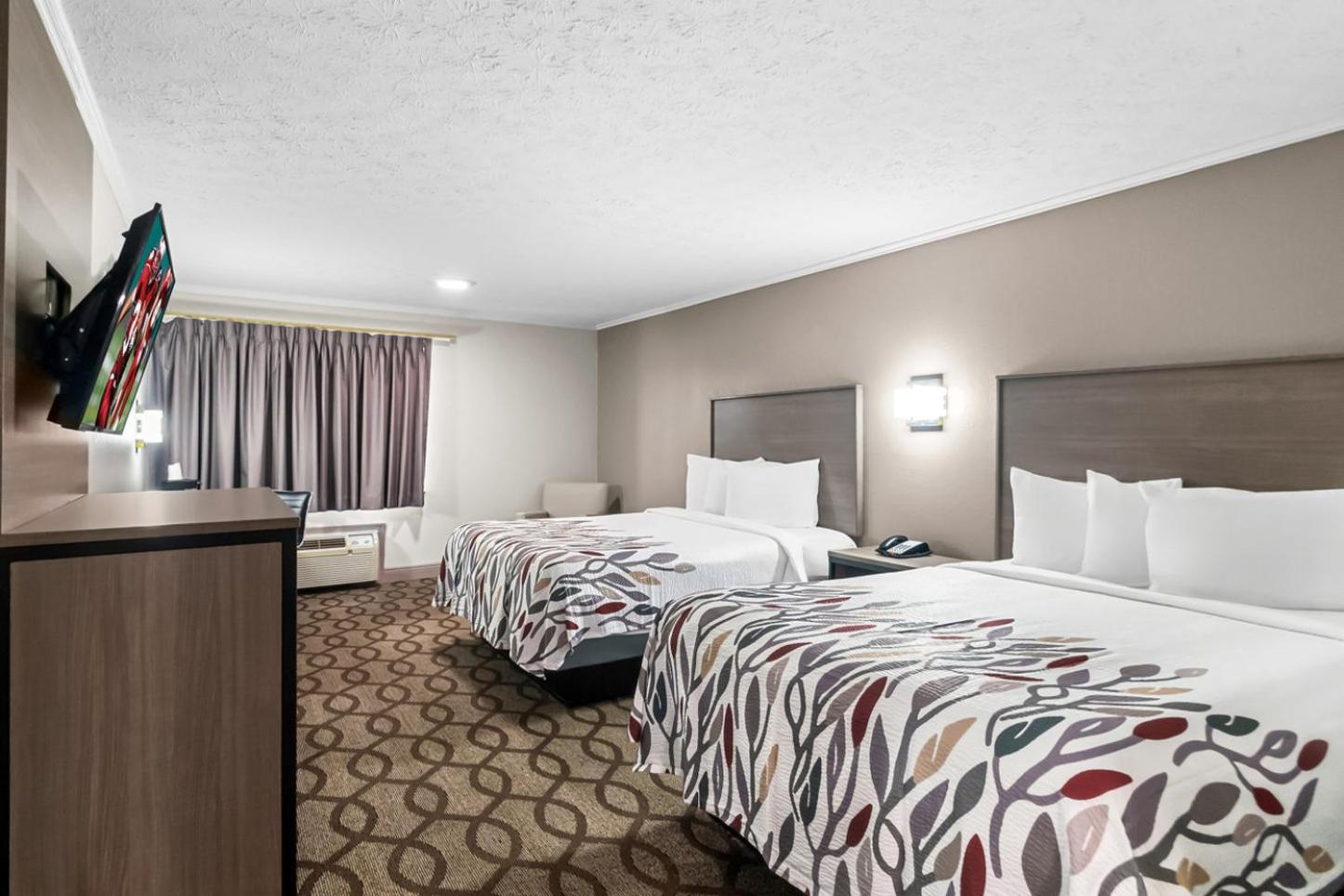 Deluxe Room with Two Queen Beds Non-Smoking - Photo 4