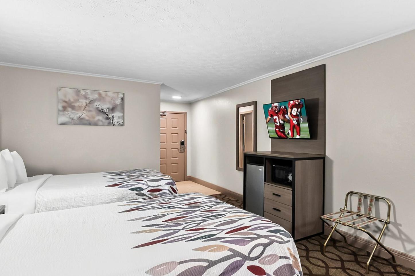 Deluxe Room with Two Queen Beds Non-Smoking - Photo 3