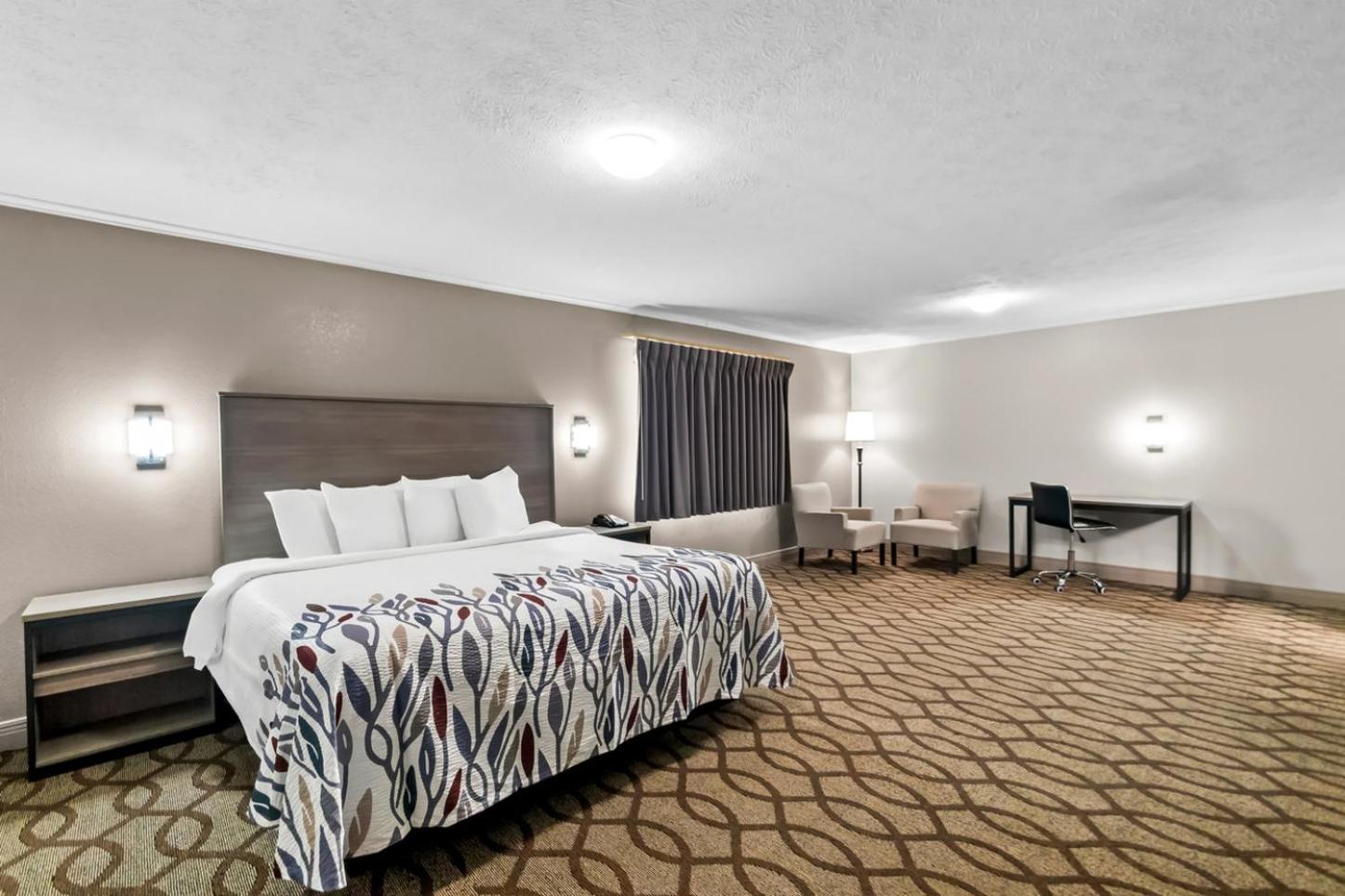 Two Room Suite with One King Bed & Spa Bath Non-Smoking - Photo 6