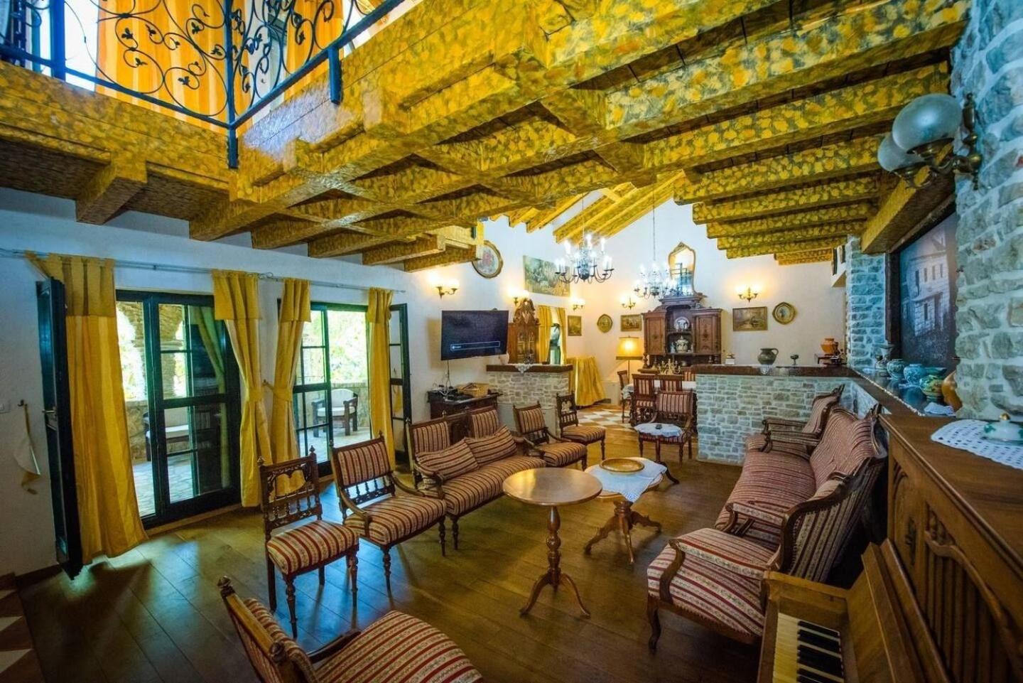 Ten-Bedroom Holiday Home photo 1