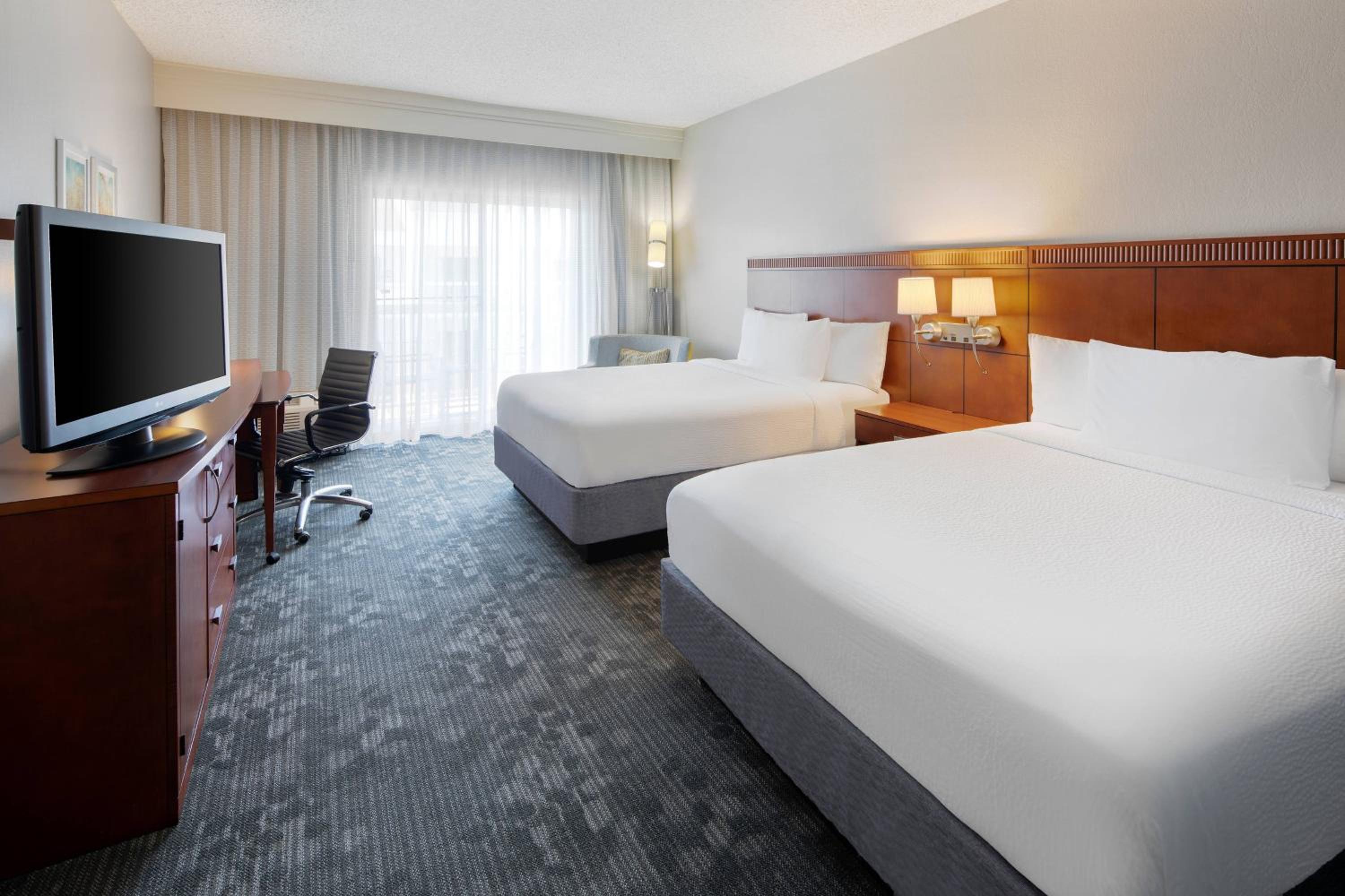 Queen Room with Two Queen Beds - Photo 1