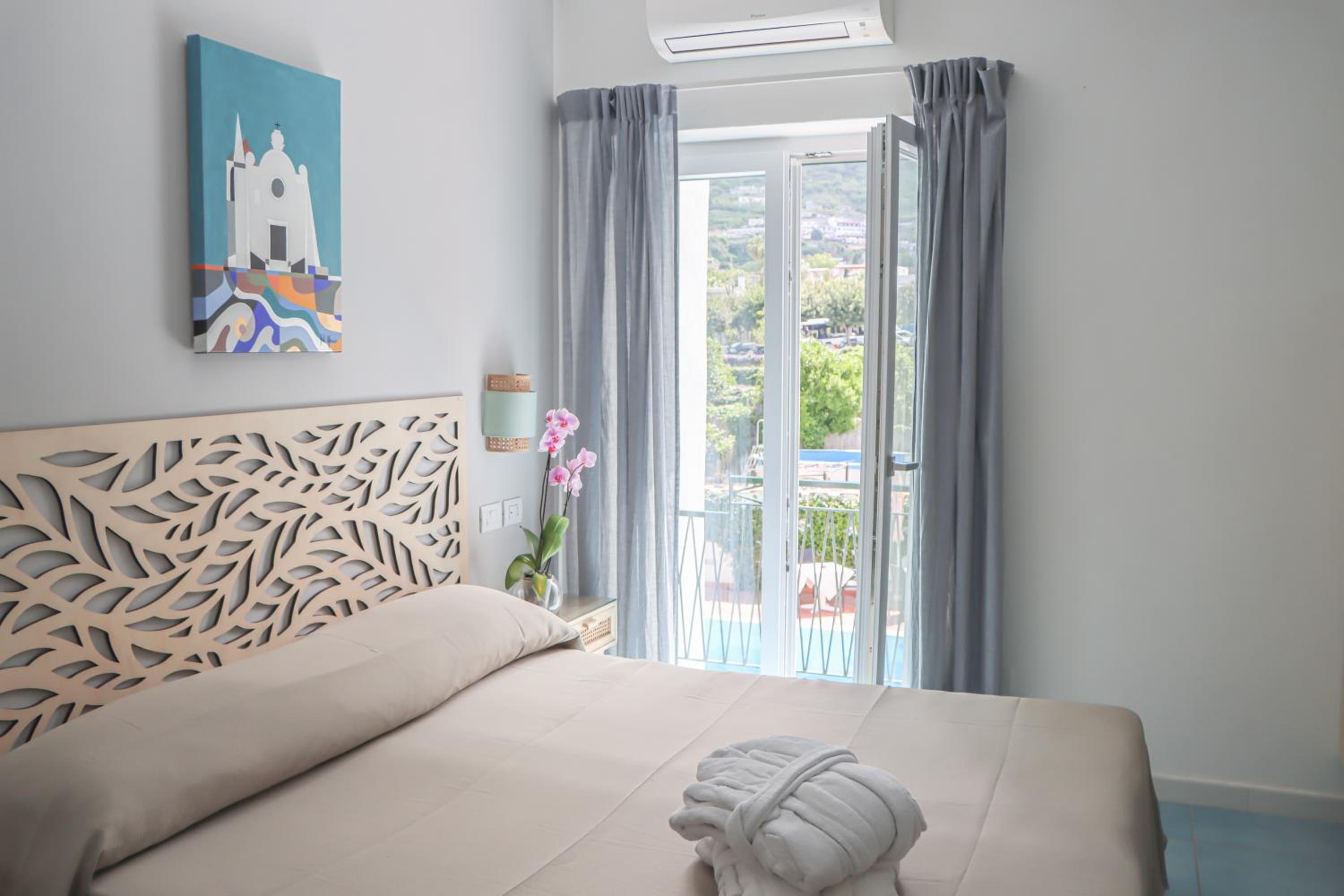 Standard Double Room - Photo 8