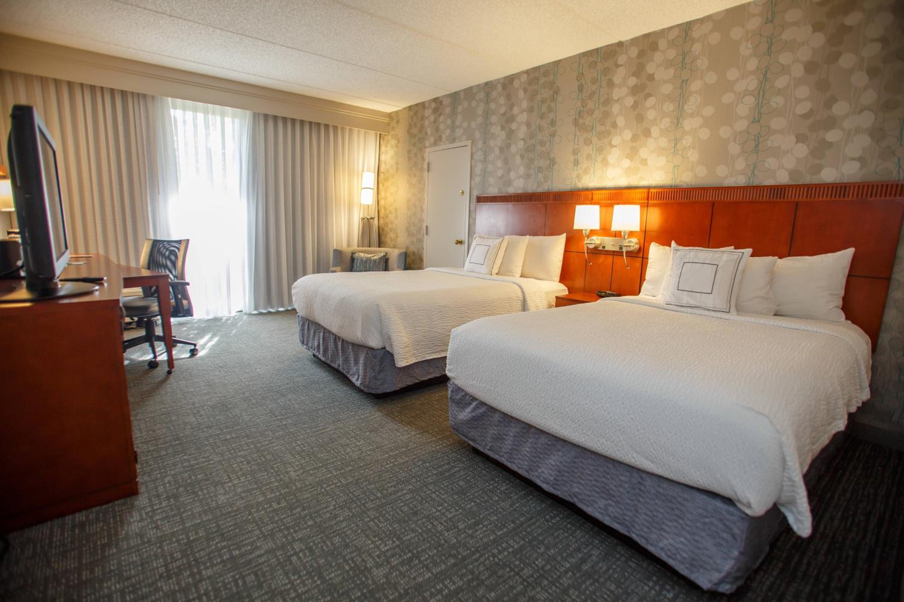 Queen Room with Two Queen Beds - Photo 1