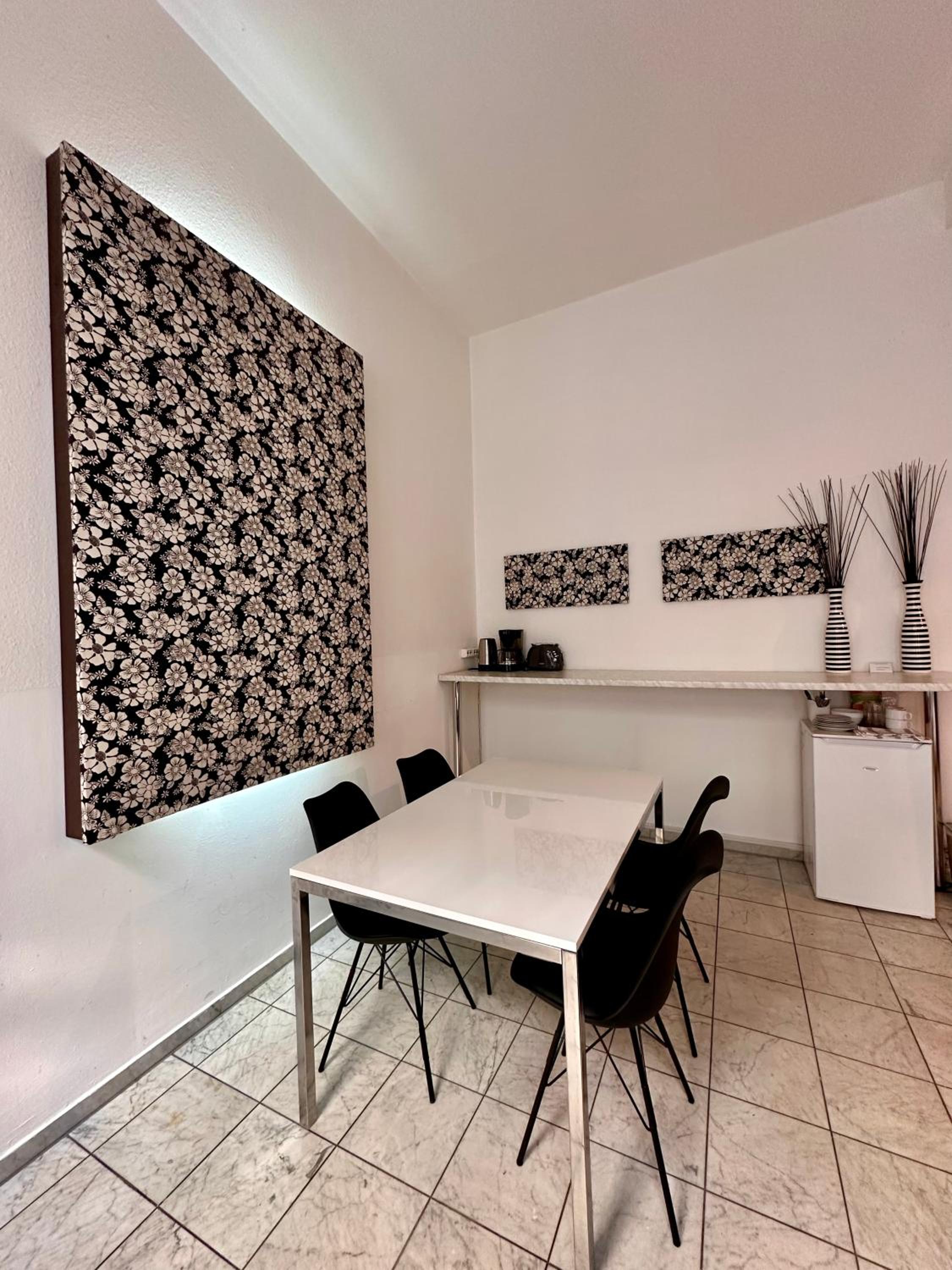 Superior Studio Ground Floor without Rhine River View/ Neighboring house - Photo 7