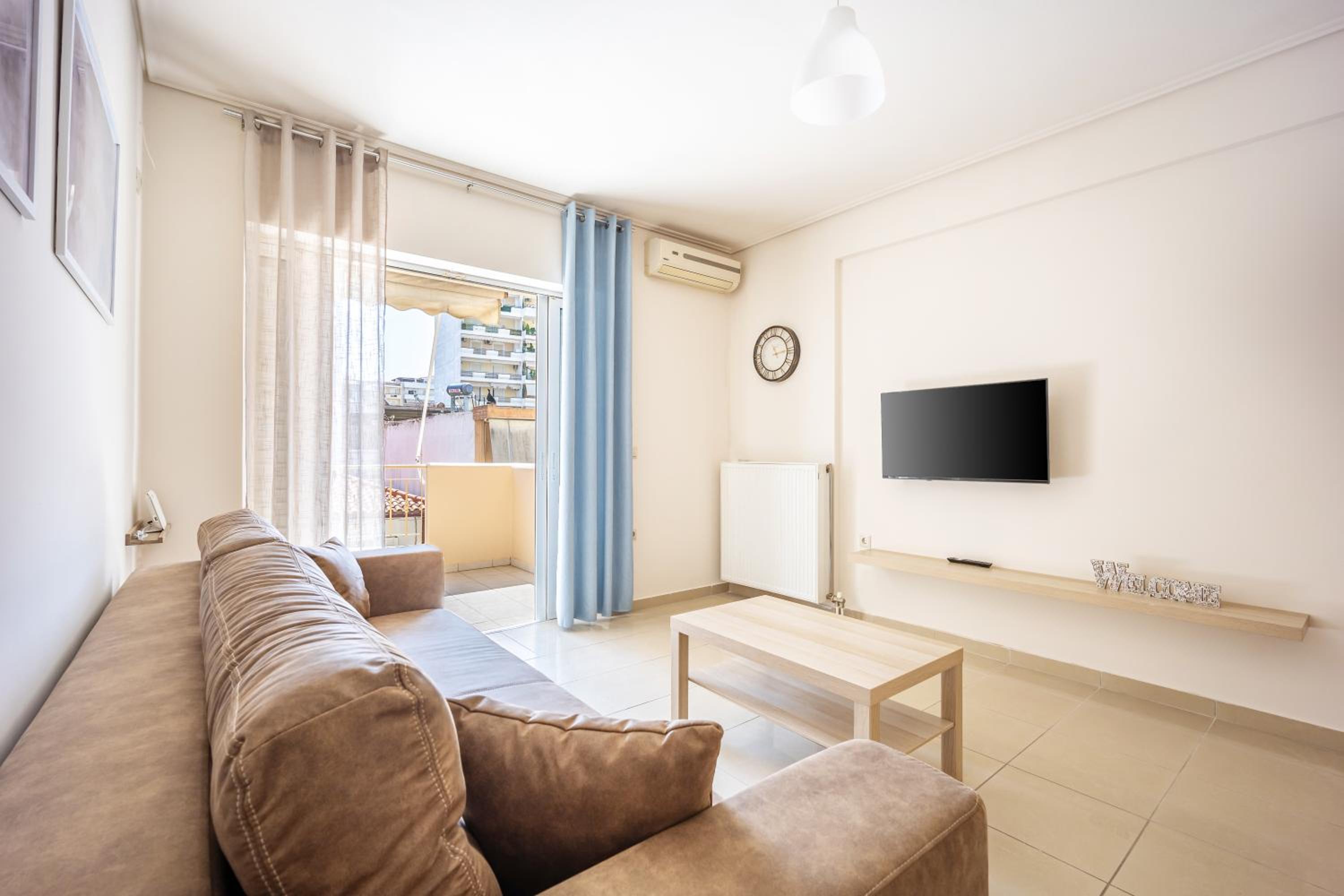One-Bedroom Apartment photo 1