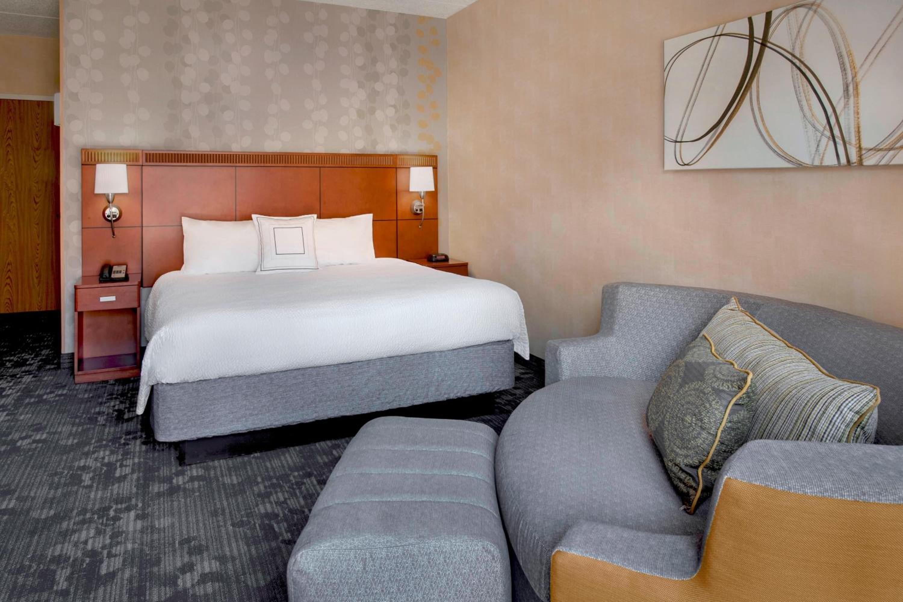 King Room with Sofa Bed - Photo 1