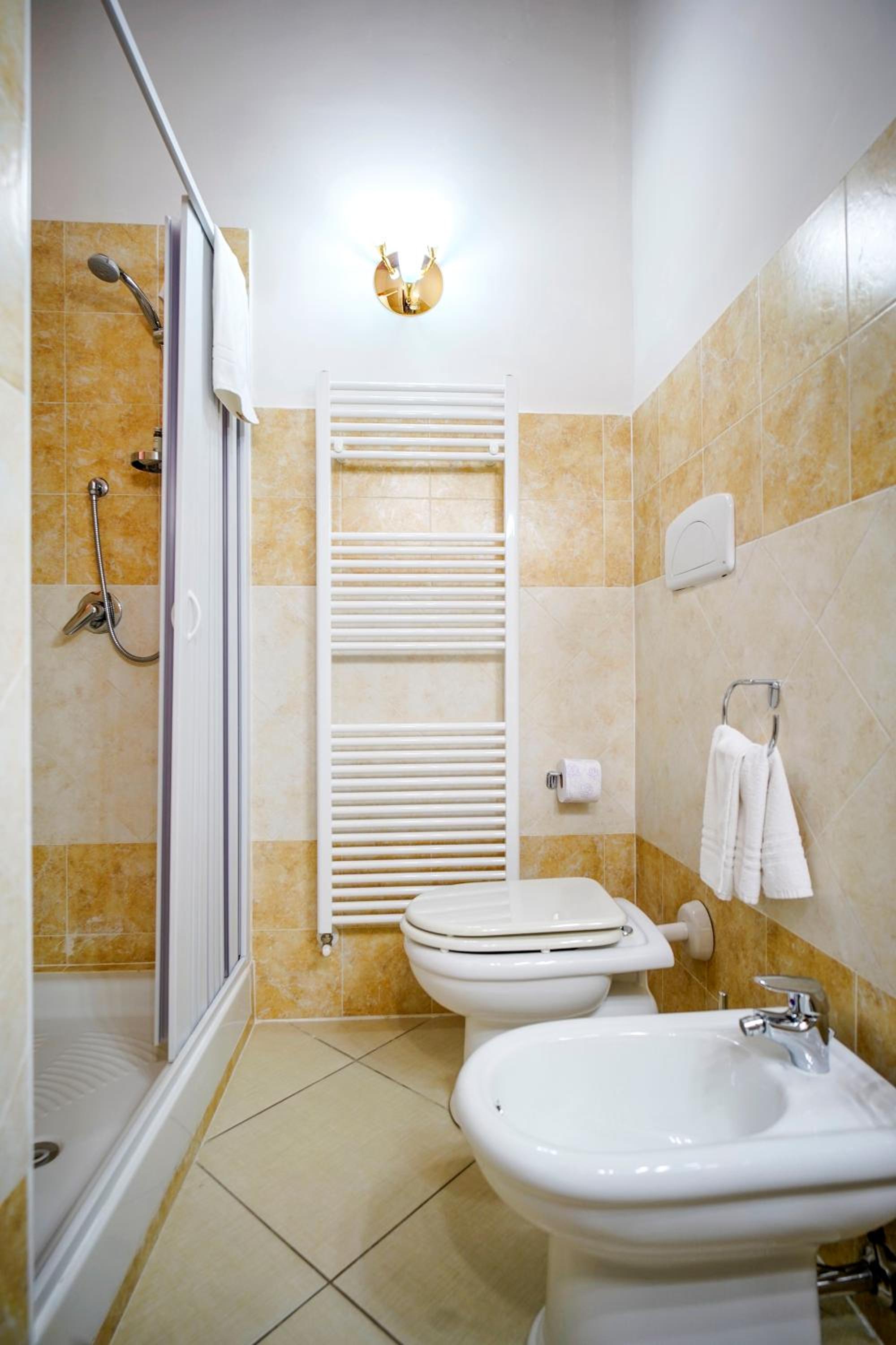 Triple Room with Private Bathroom - Photo 3