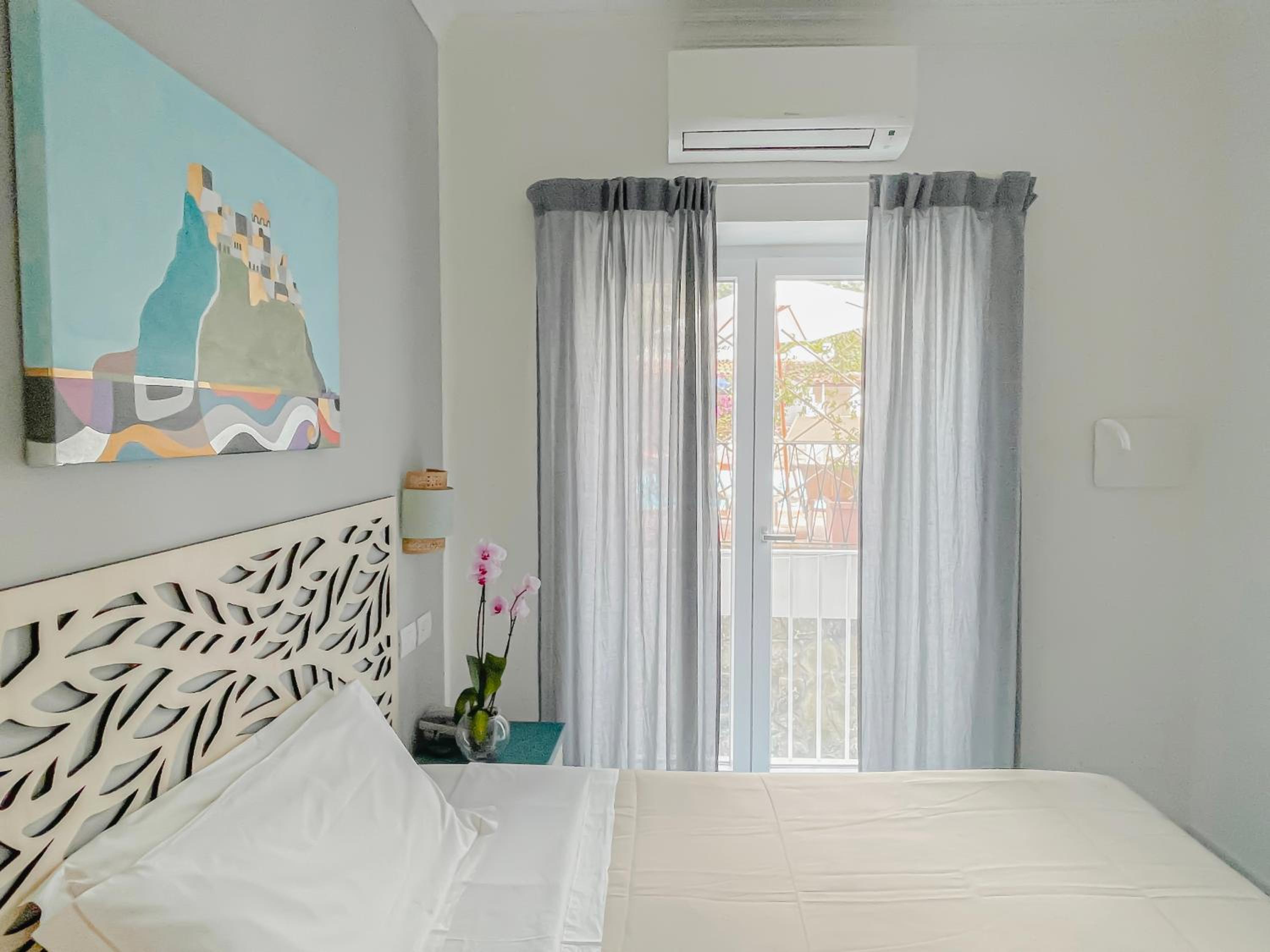 Standard Double Room - Photo 11