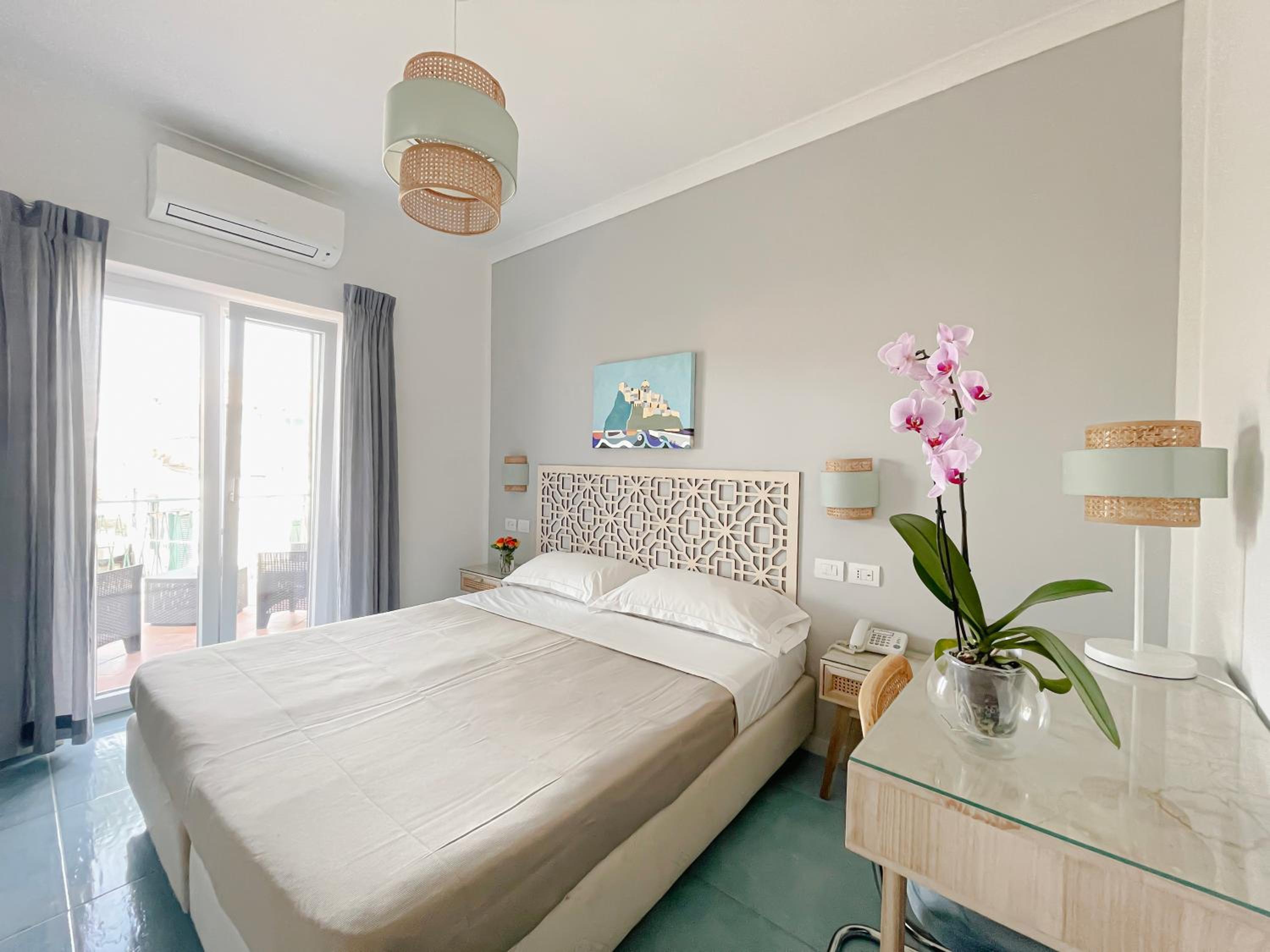 Standard Double Room - Photo 13