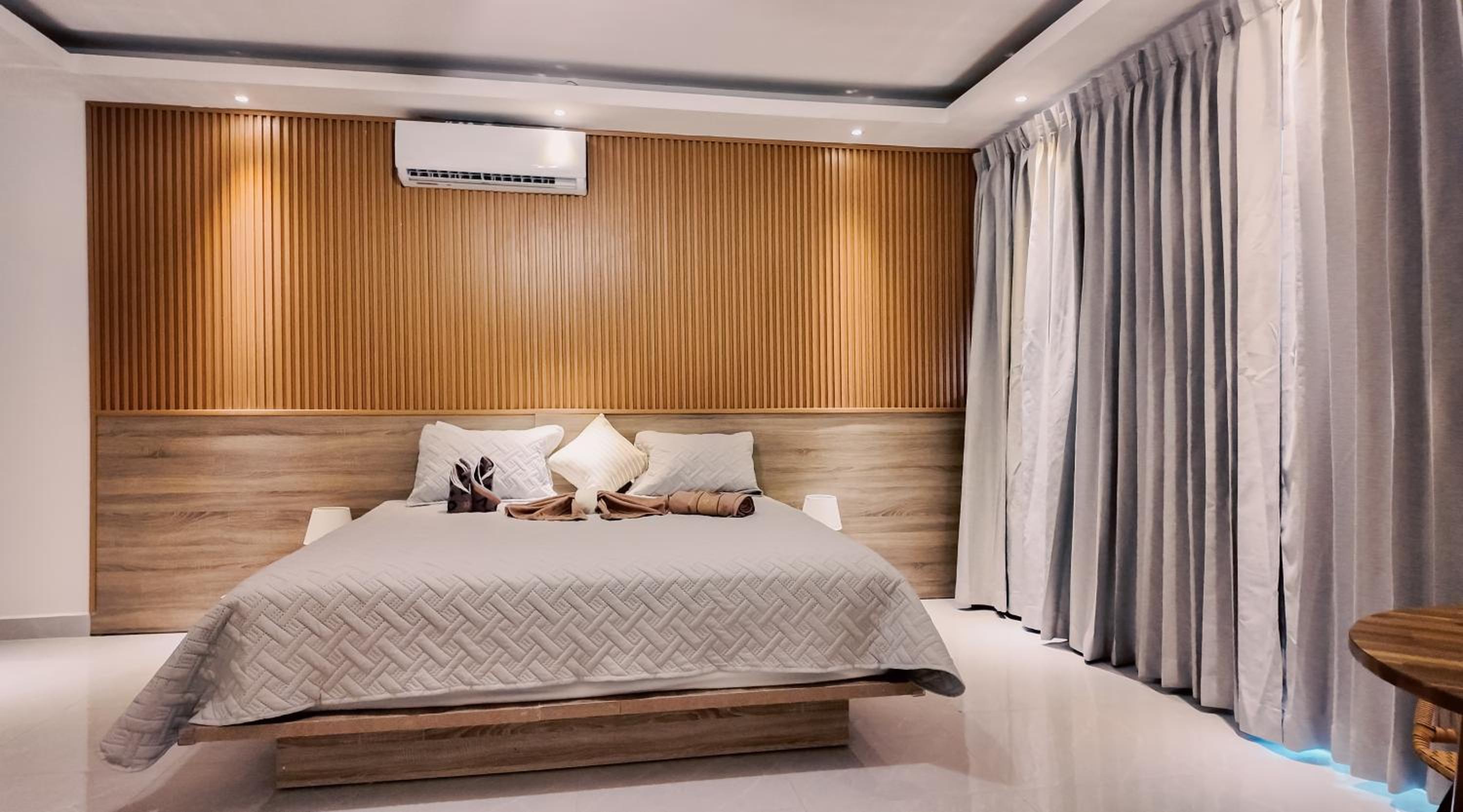 Deluxe Queen Suite
