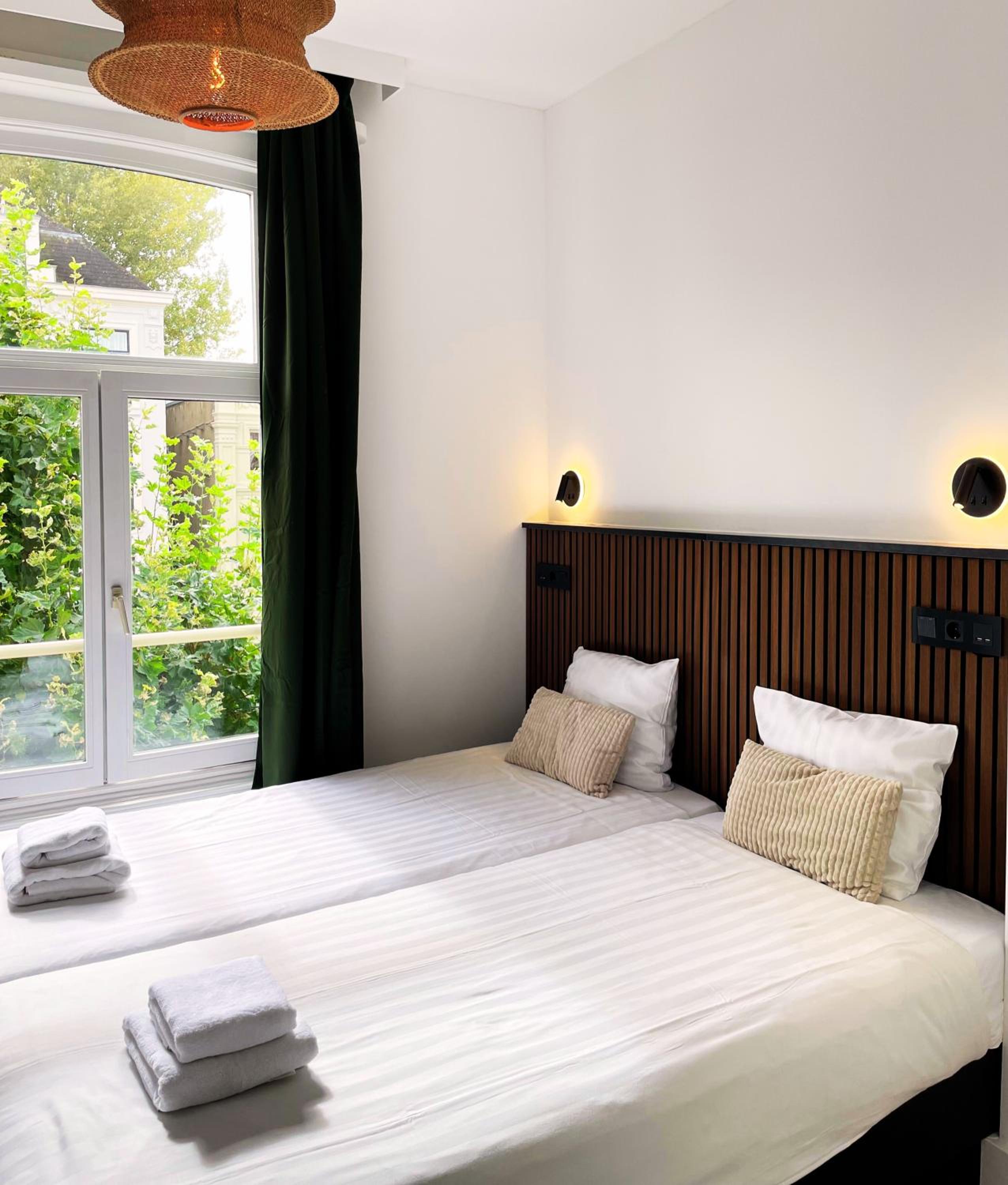 Small Twin Room thumbnail 6