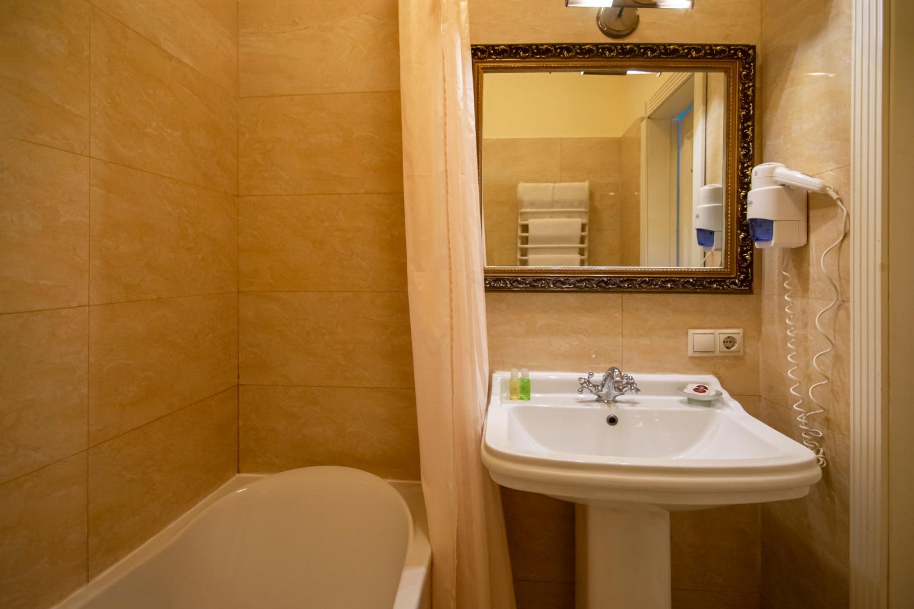 Budget Twin Room photo 2
