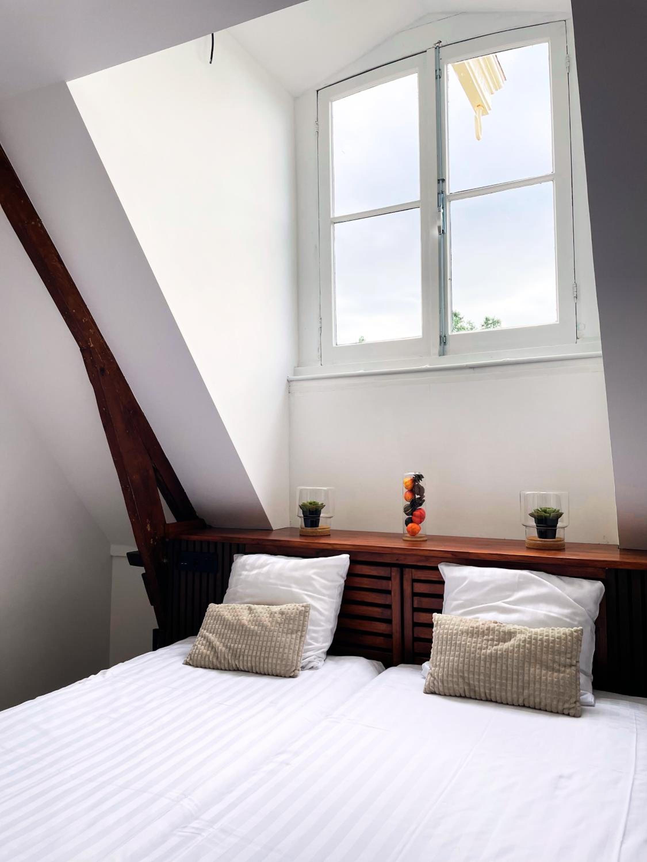 Small Twin Room - Attic thumbnail 5