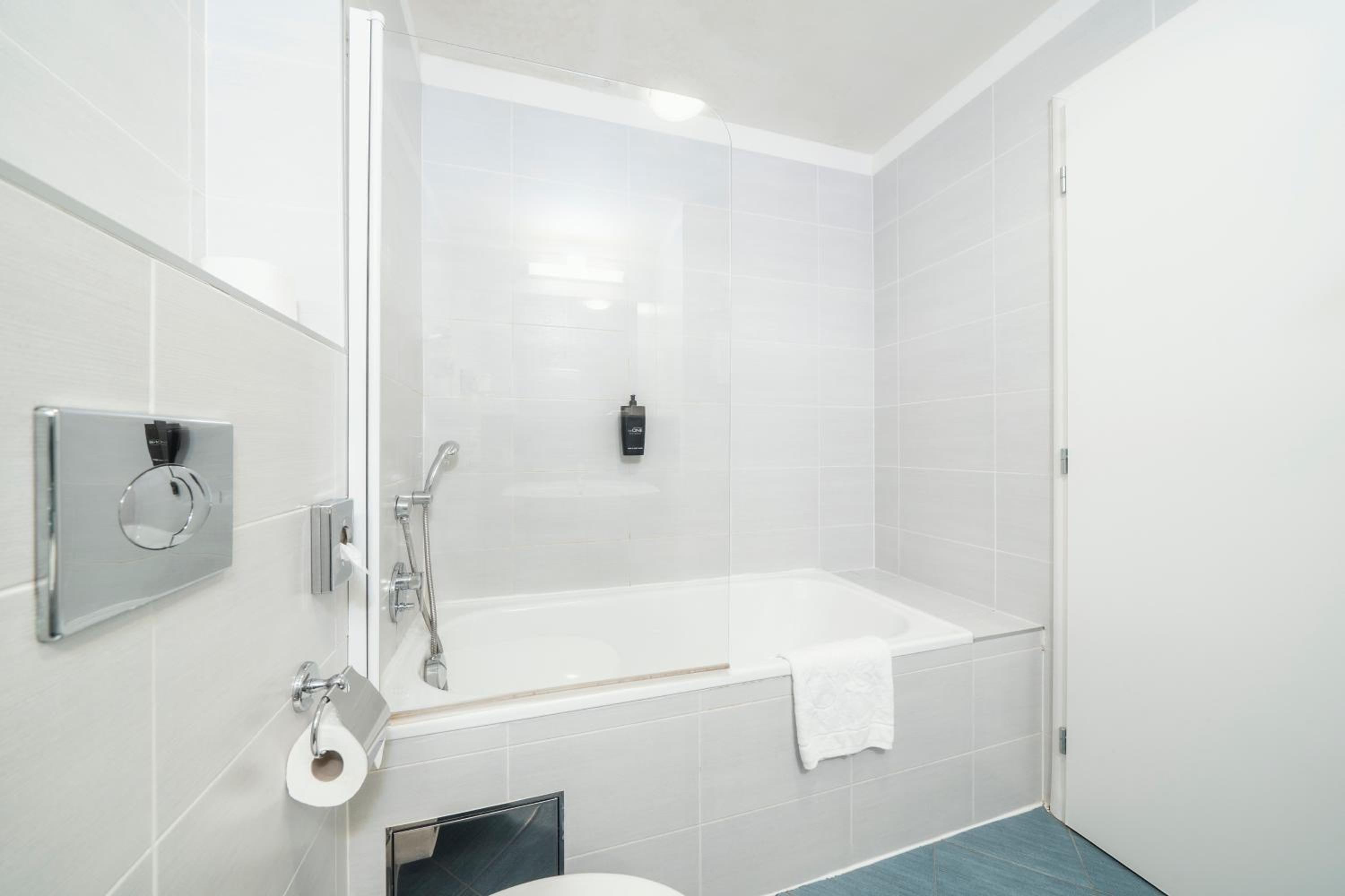 Standard Double or Twin Room photo 3