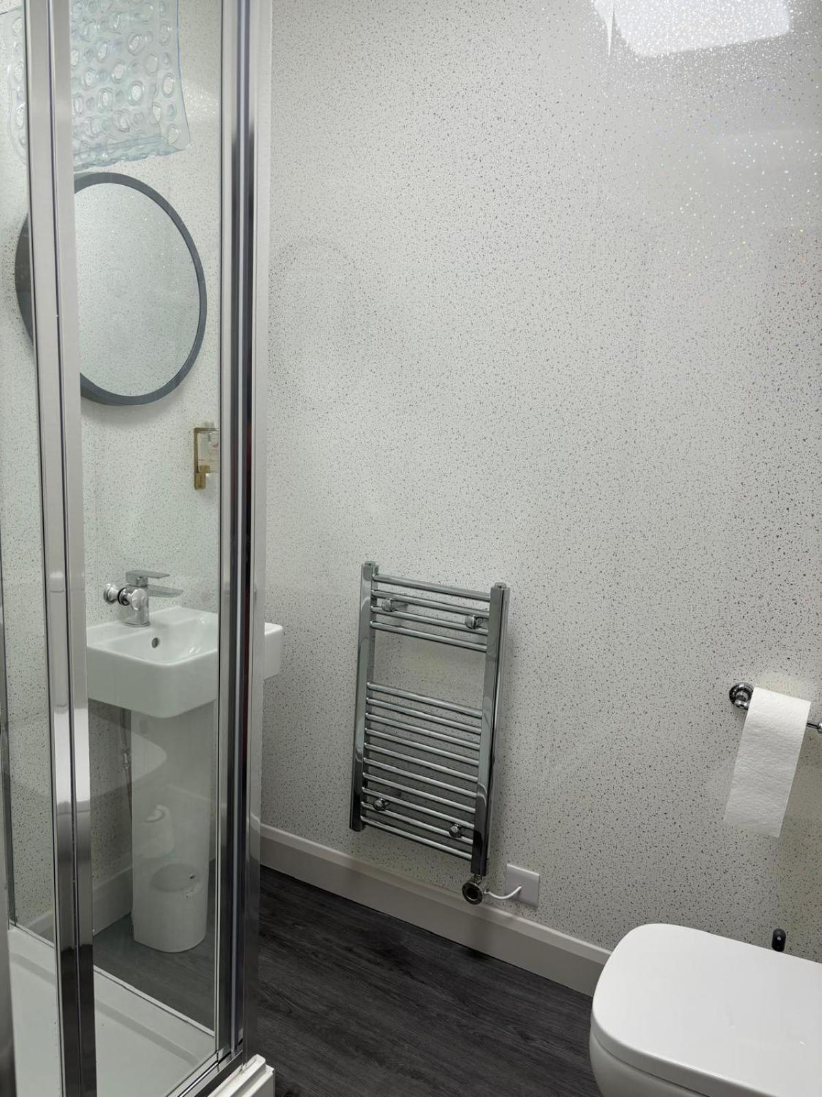 Deluxe Double Room with Shower - Photo 3