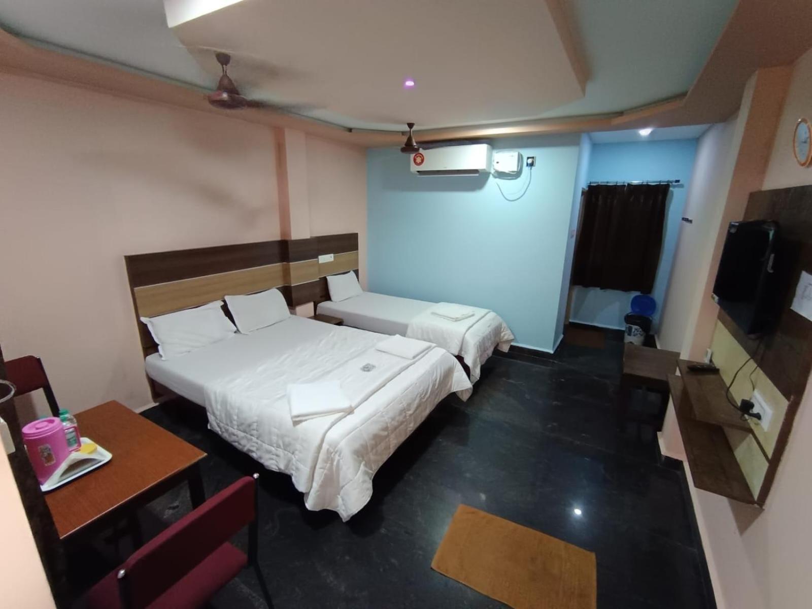 Deluxe Triple Room - Photo 35