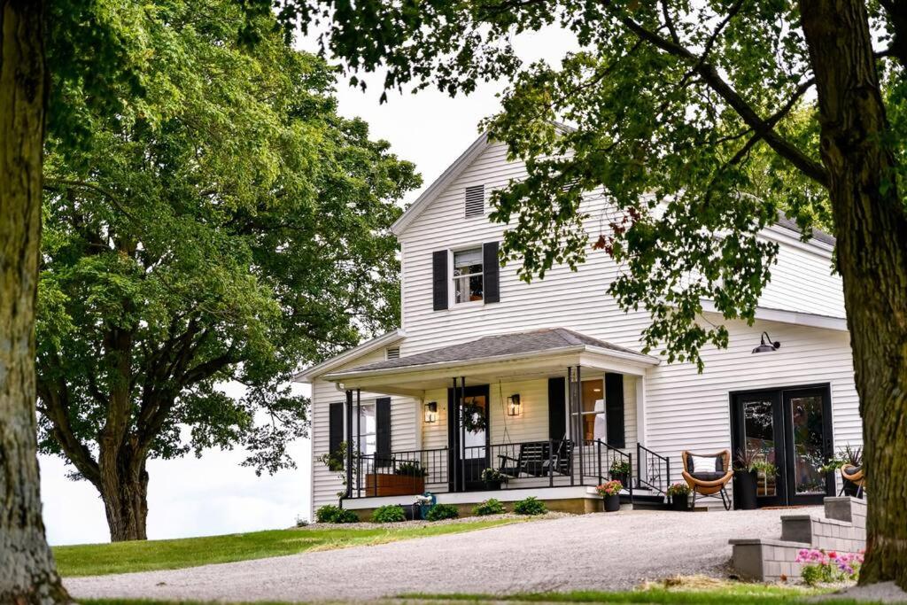 Three-Bedroom House photo 1
