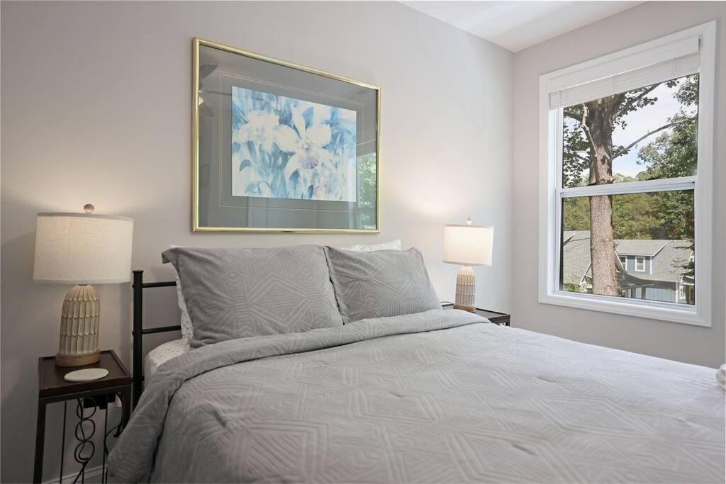 Three-Bedroom House photo 2