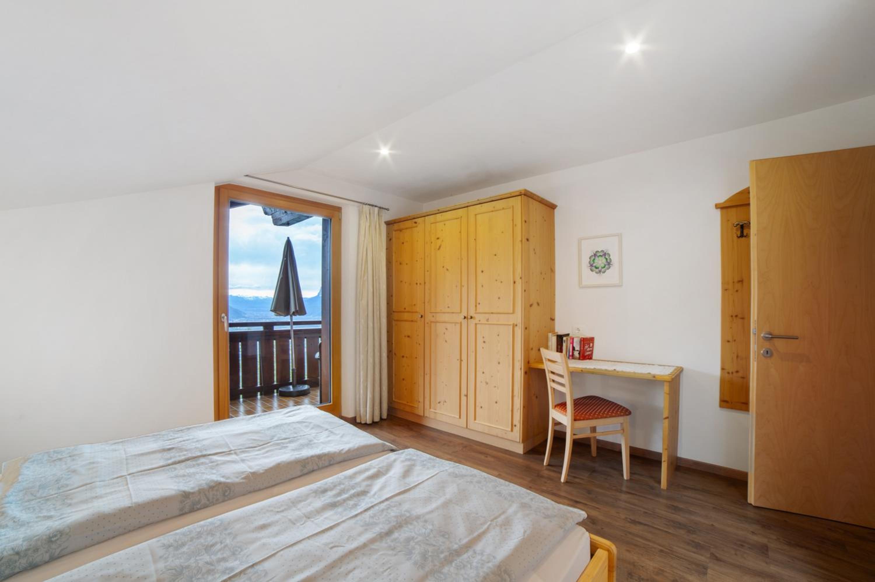 Two-Bedroom Deluxe Apartment with Garden View photo 2