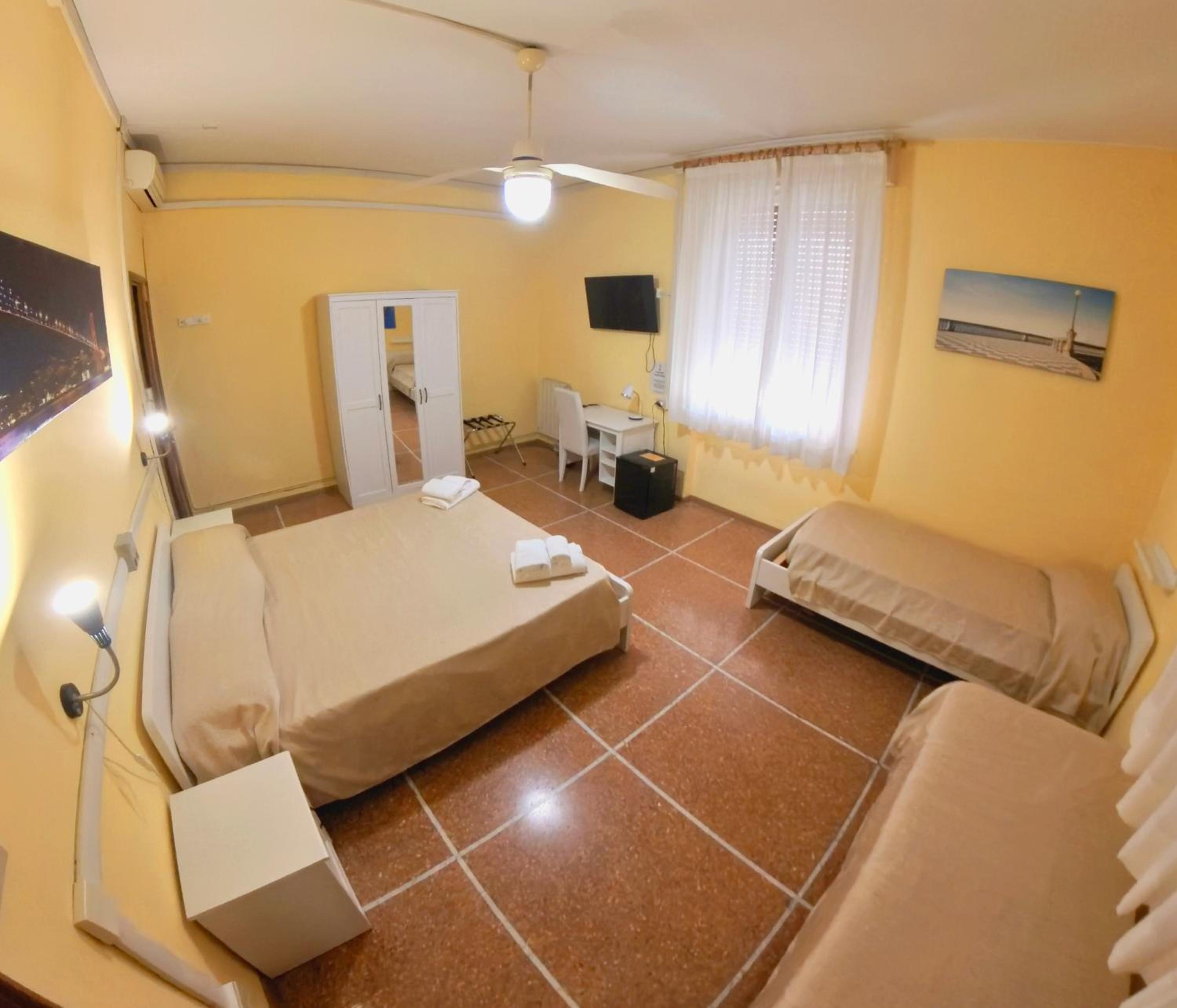 Quadruple Room - Photo 5