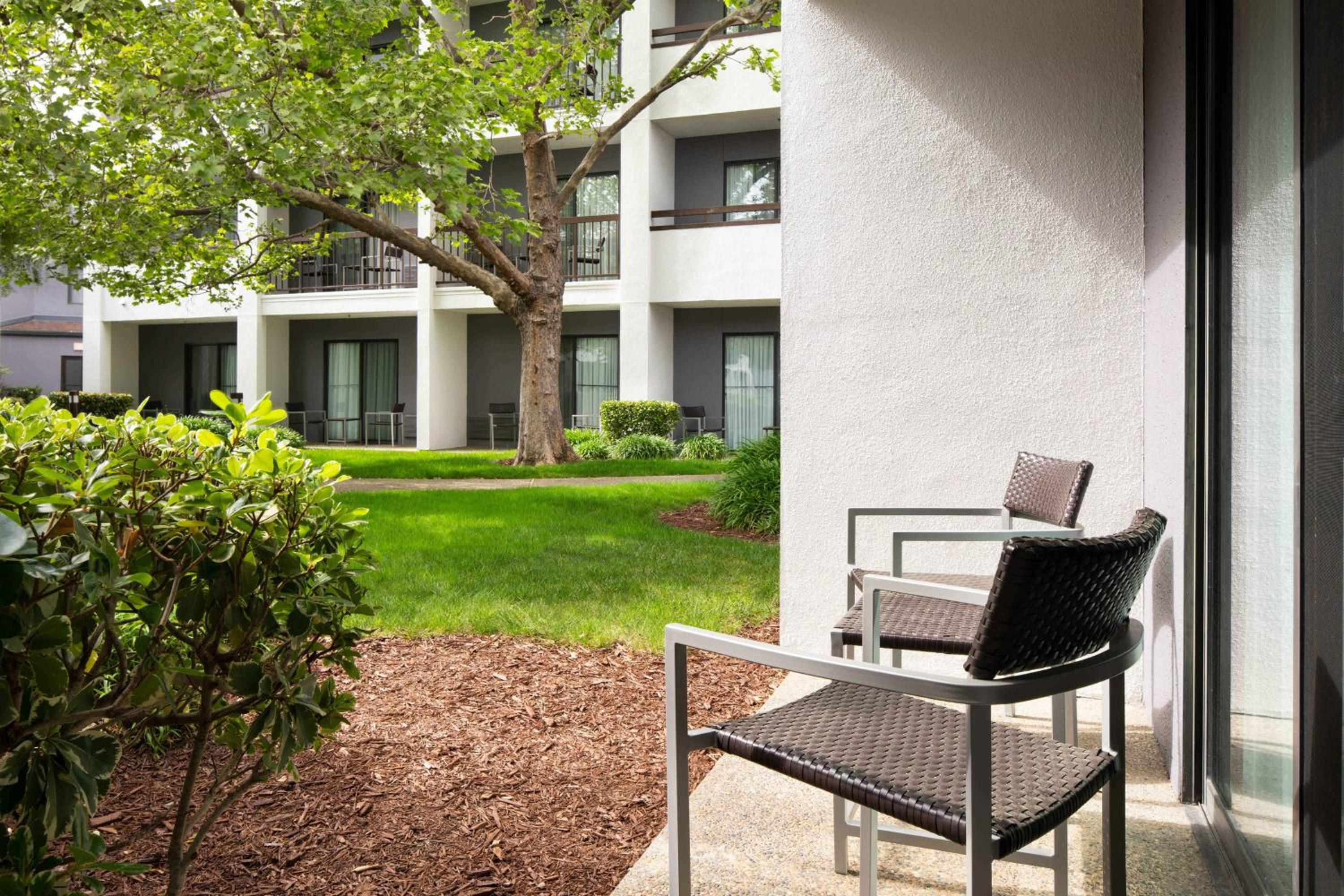 King Room with Courtyard View - Photo 3