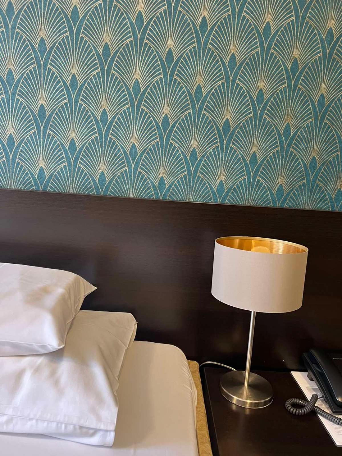 Bed & Sleeping Area