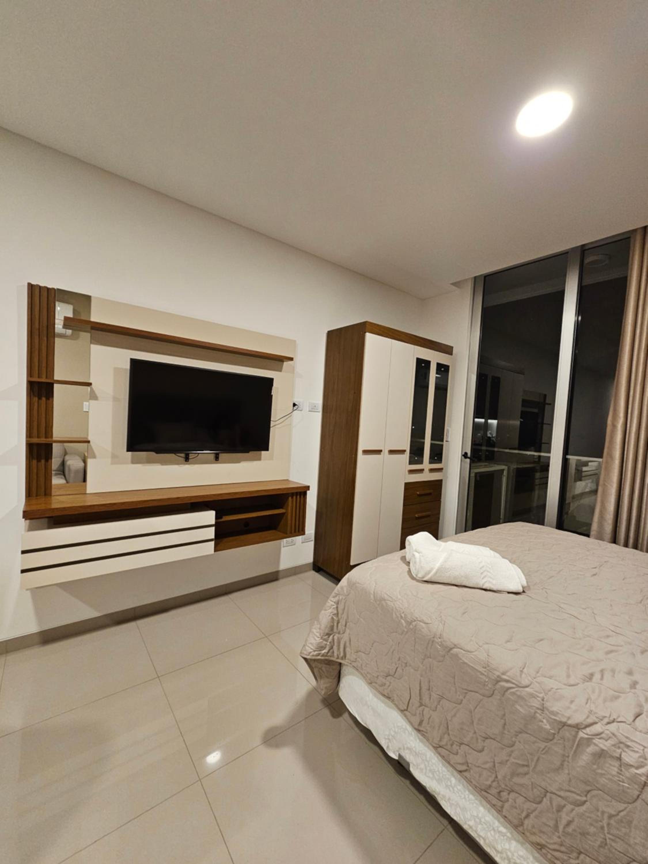 One-Bedroom Apartment photo 1