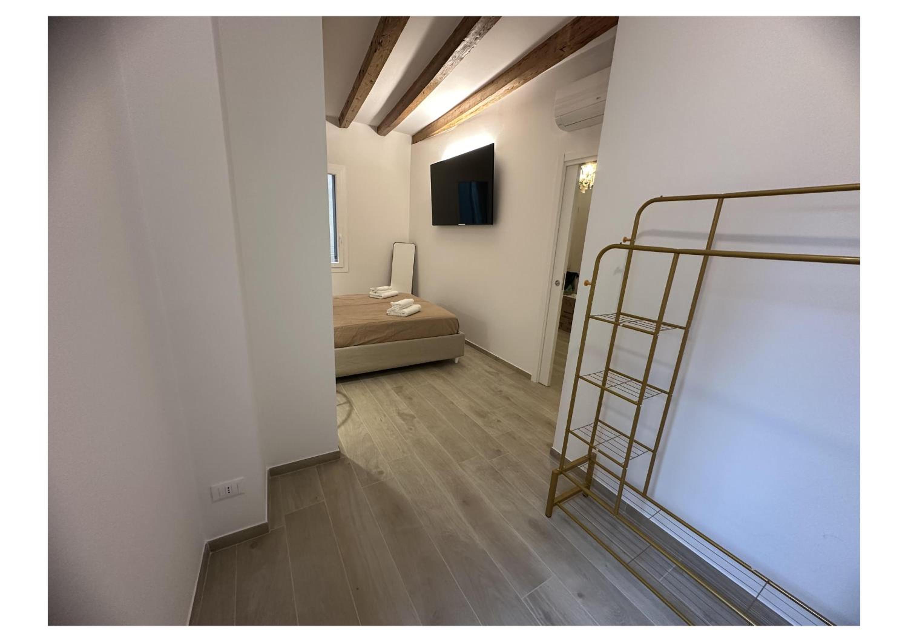 One-Bedroom House photo 1