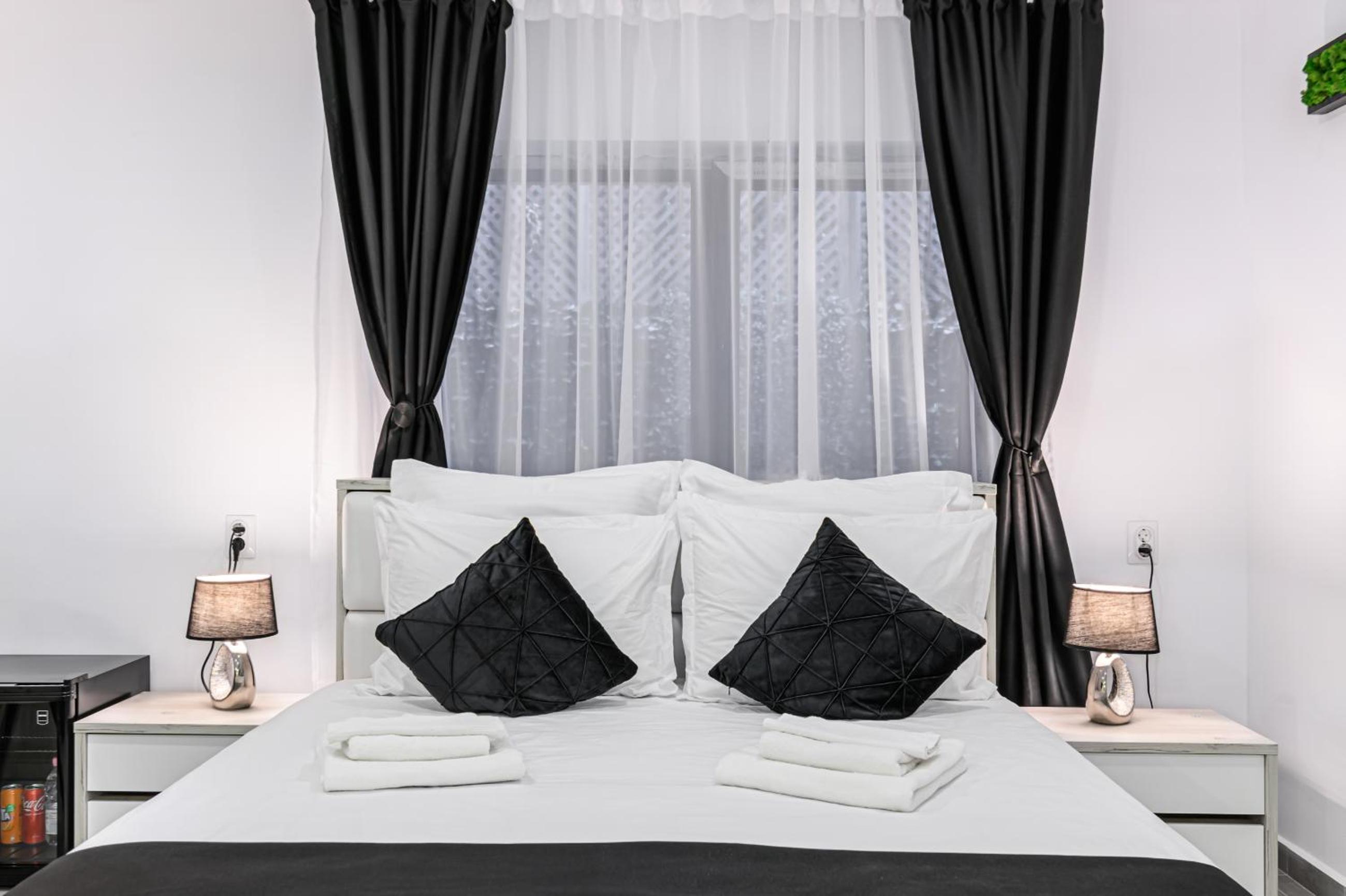 Deluxe Family Room - Photo 12