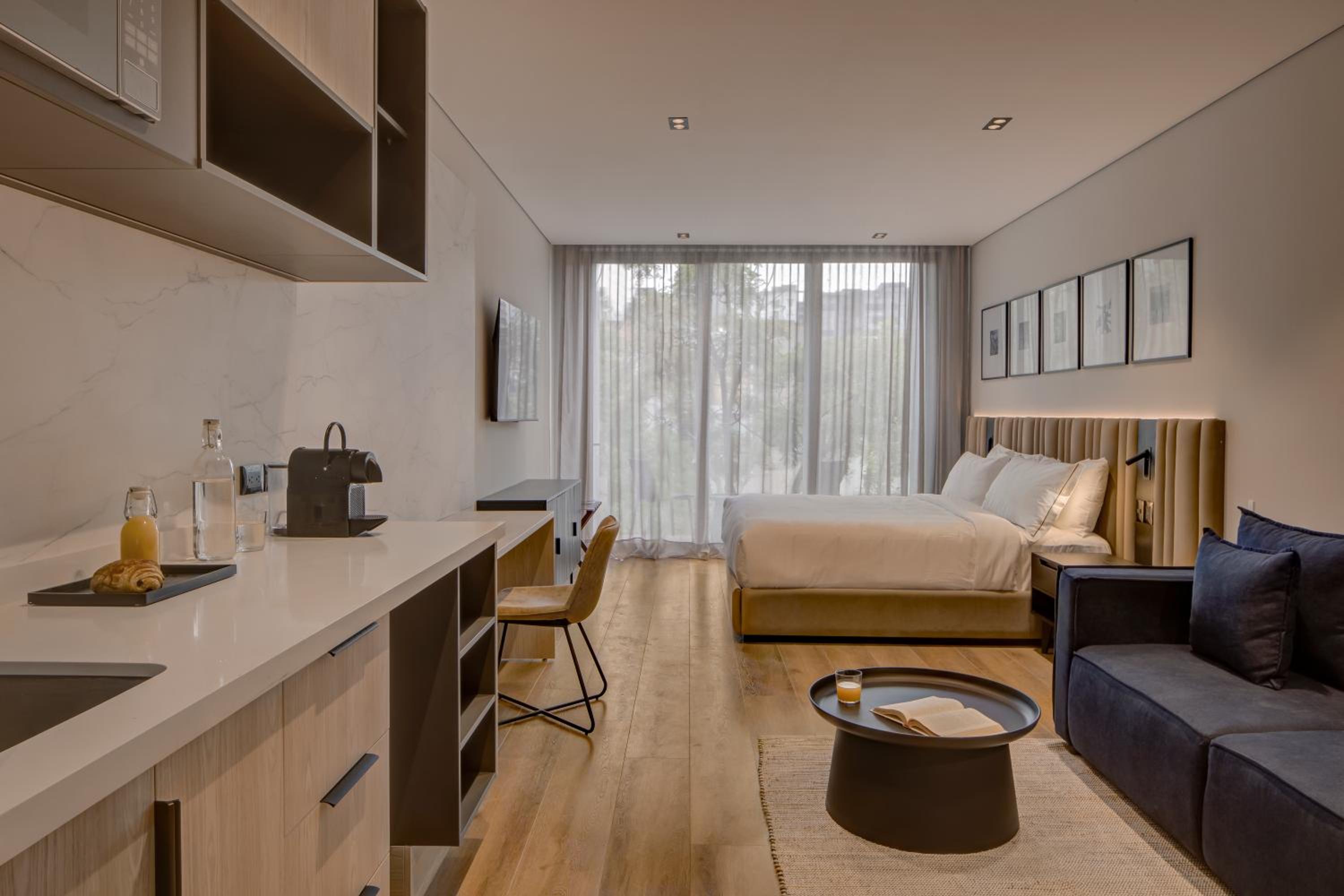 Deluxe King Suite