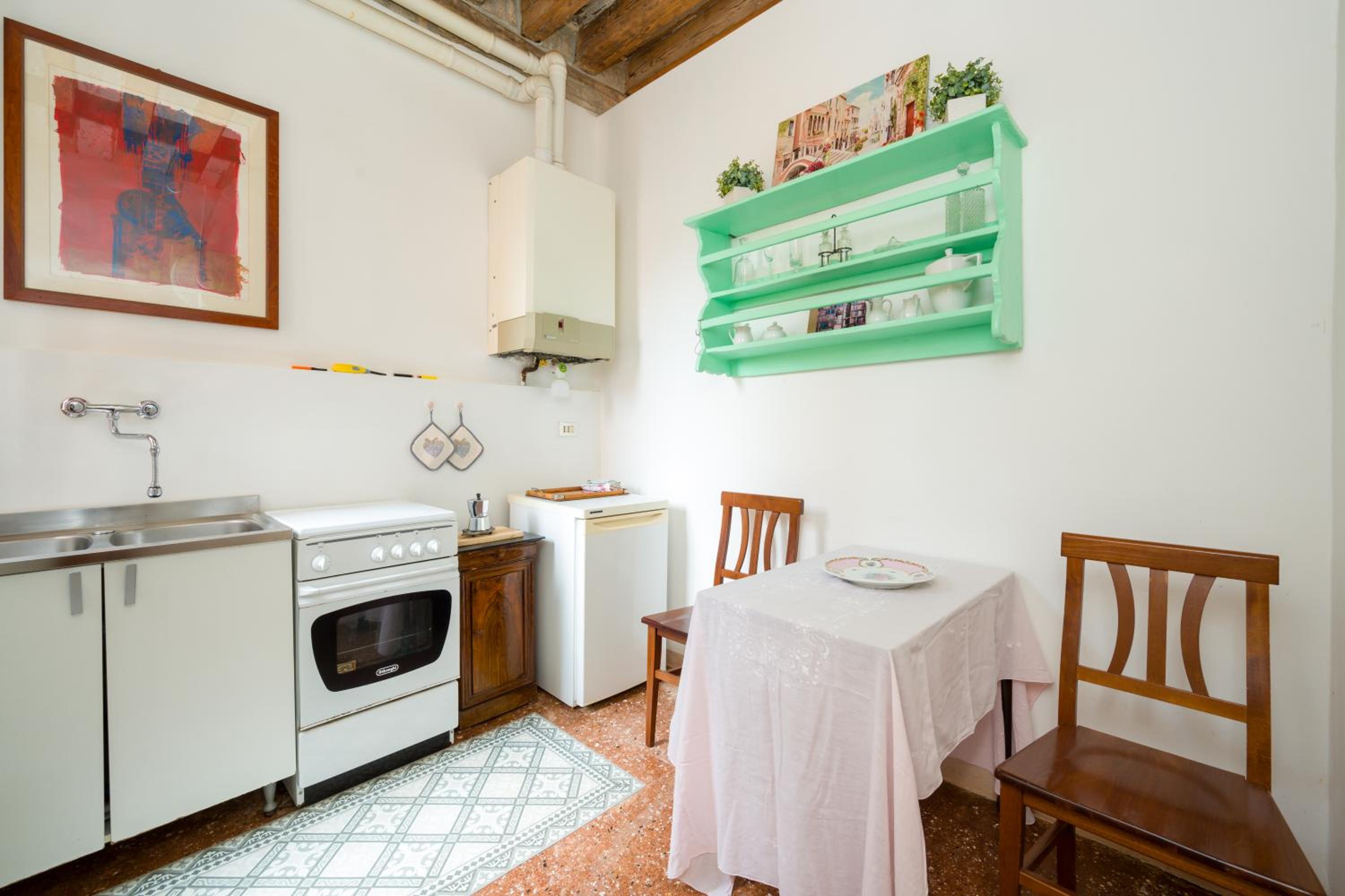 Studio Apartment photo 3