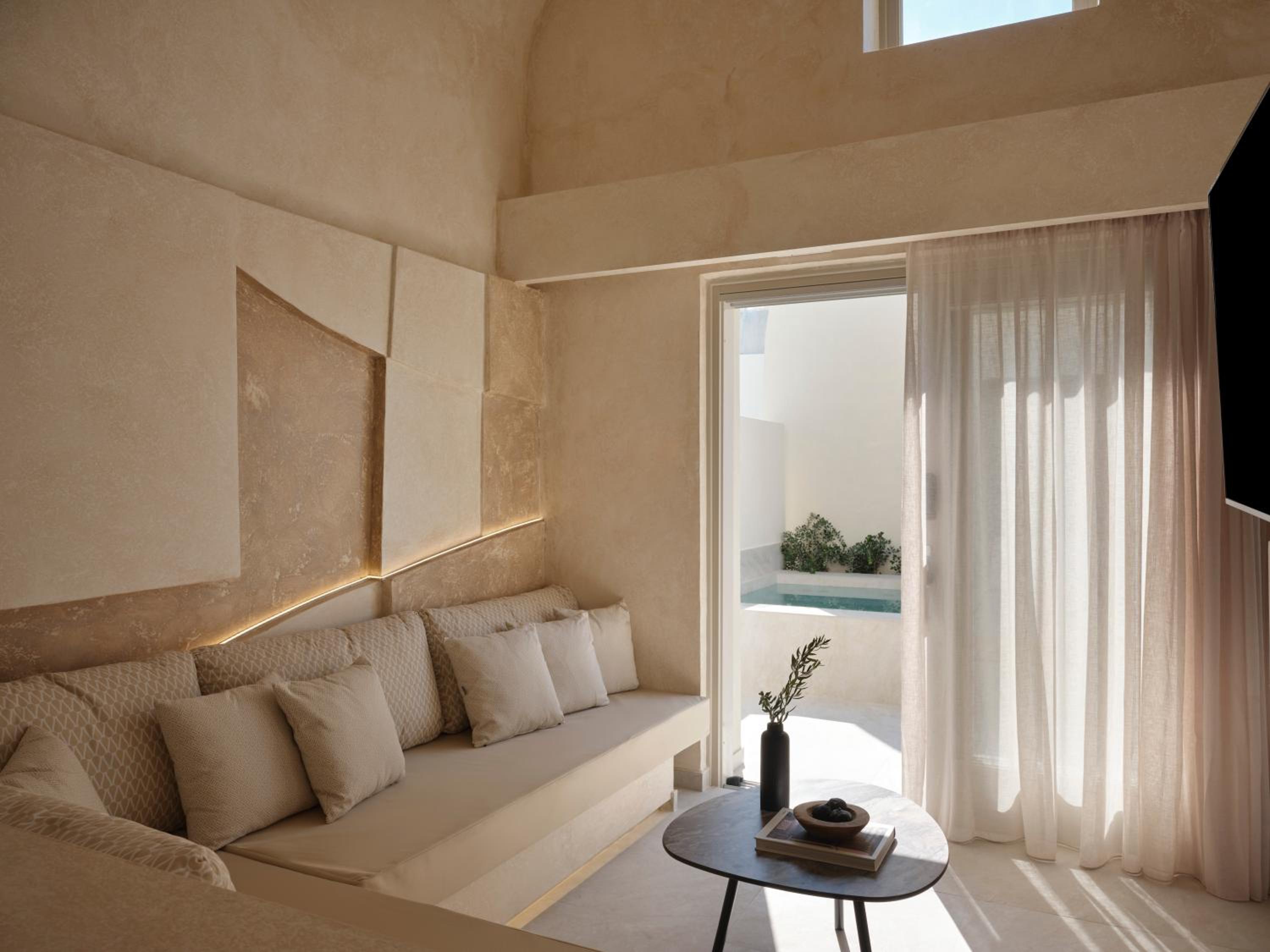 Deluxe Suite with Spa Bath