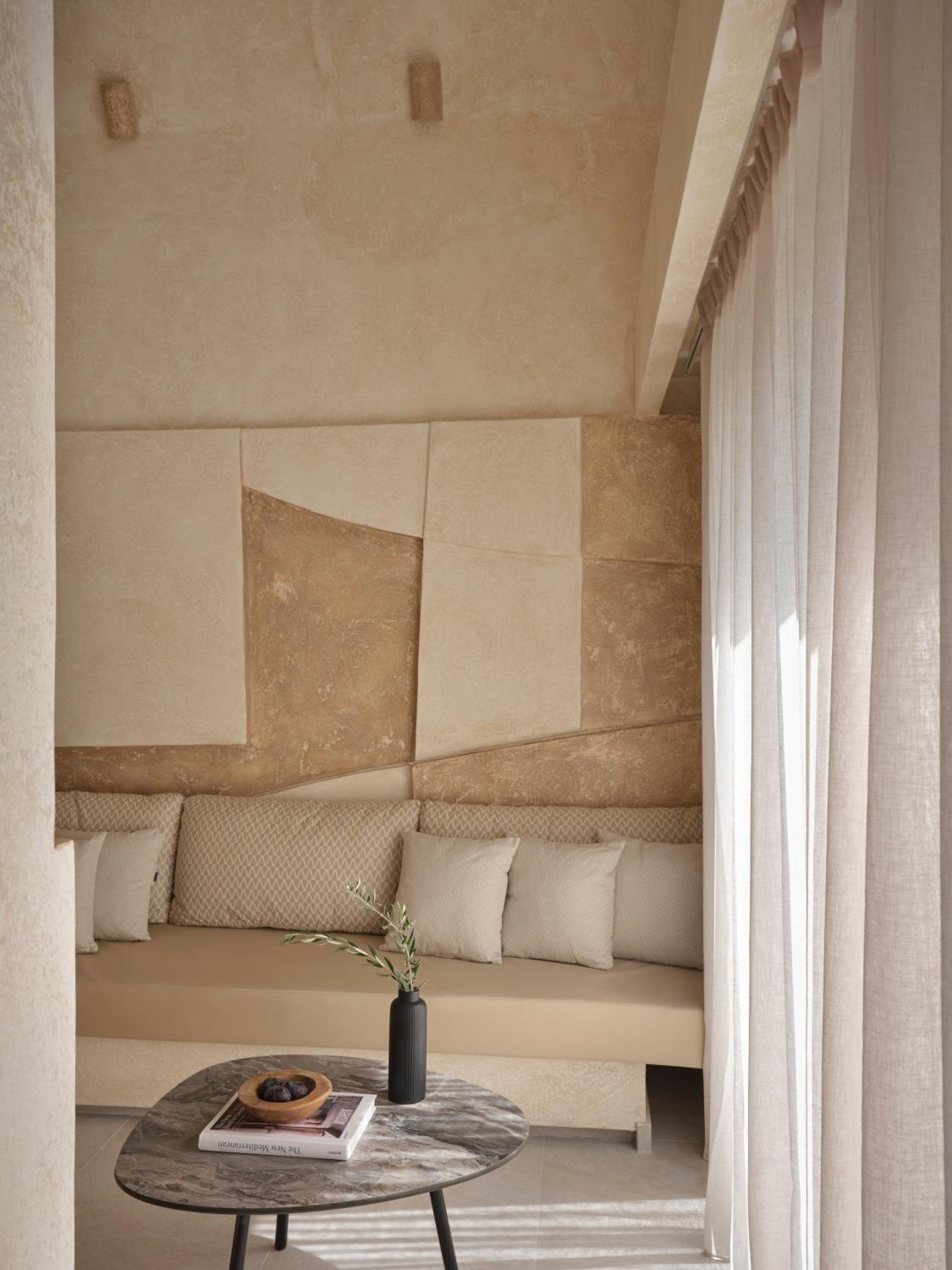 Deluxe Suite with Spa Bath photo 2
