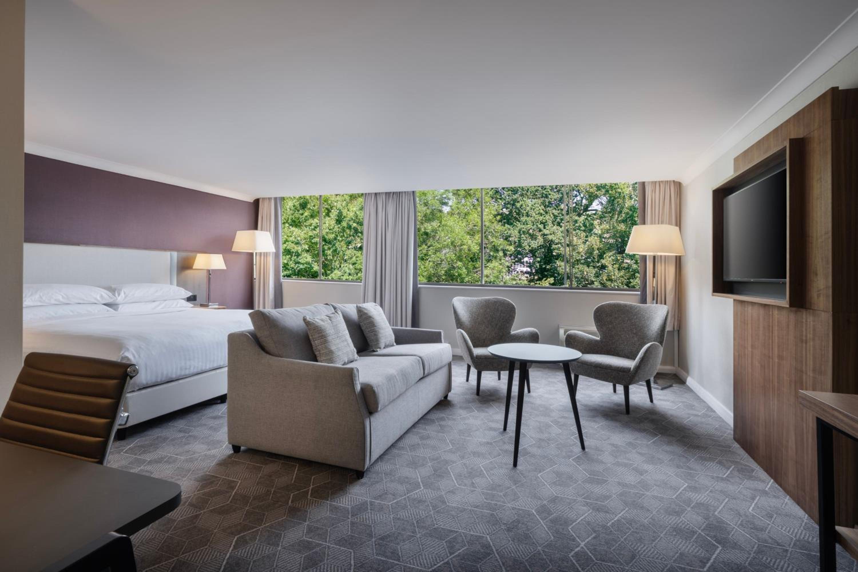 Executive Signature Junior Suite with Lounge Access photo 1