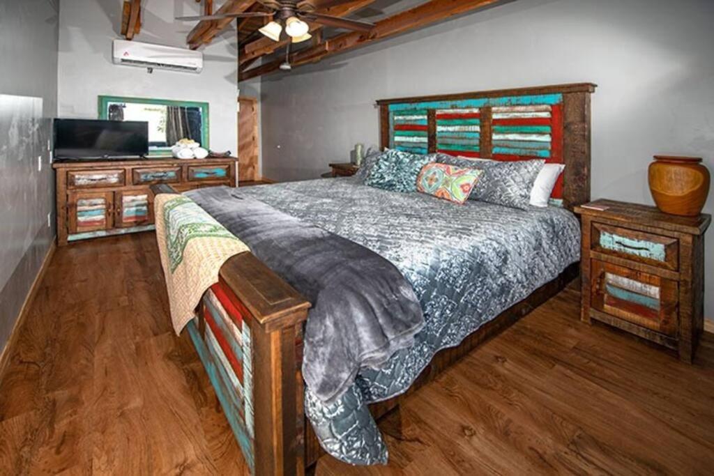 Deluxe King Room photo 3