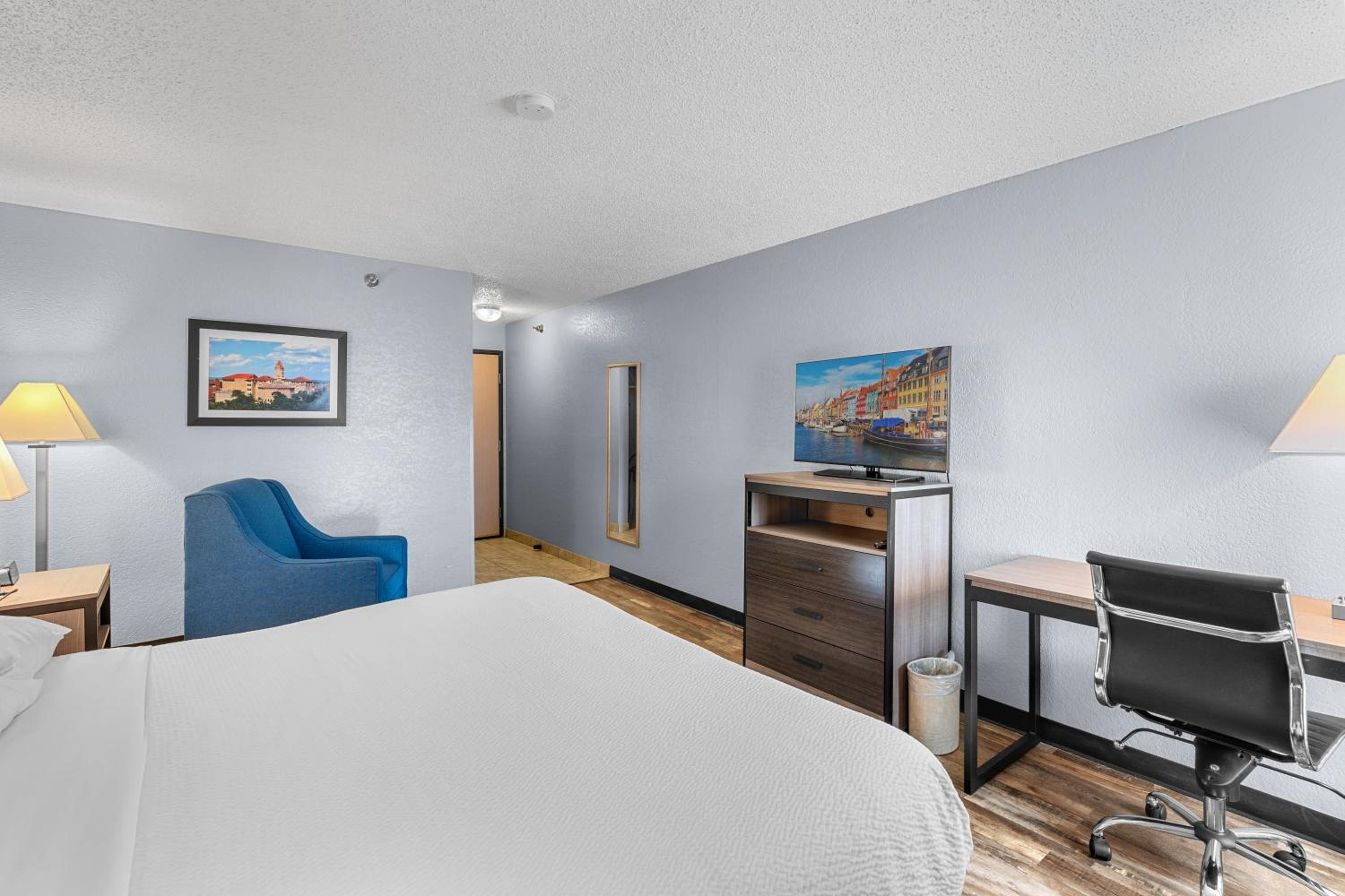 King Room - Non-Smoking - Photo 1
