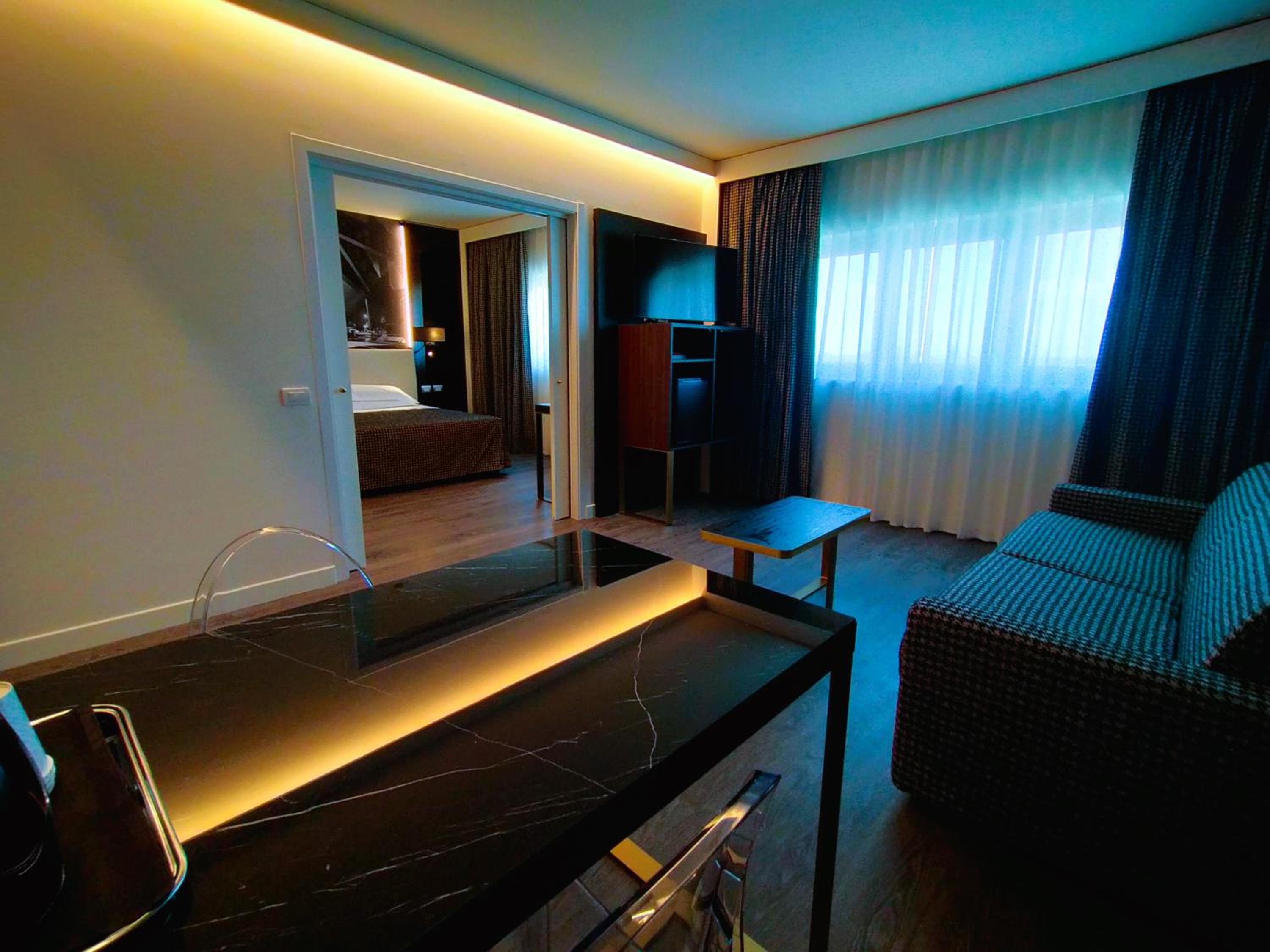 Suite - Photo 1