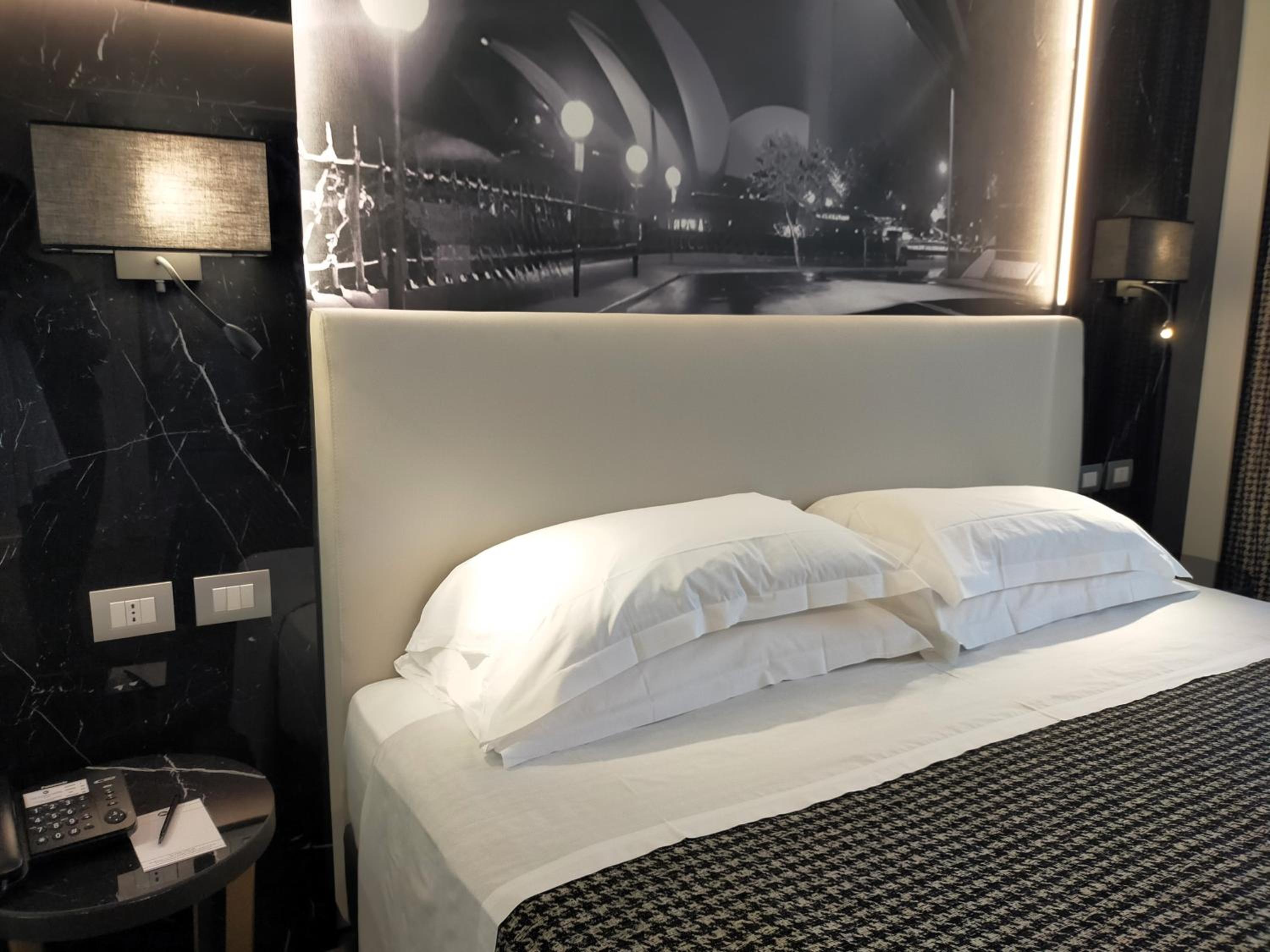 Suite - Photo 3