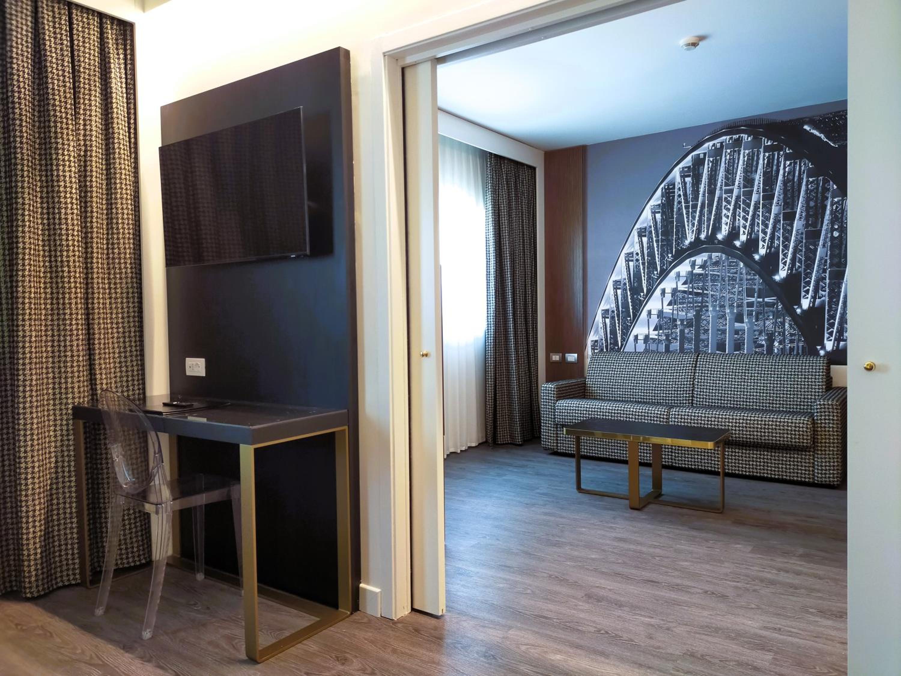 Suite - Photo 5