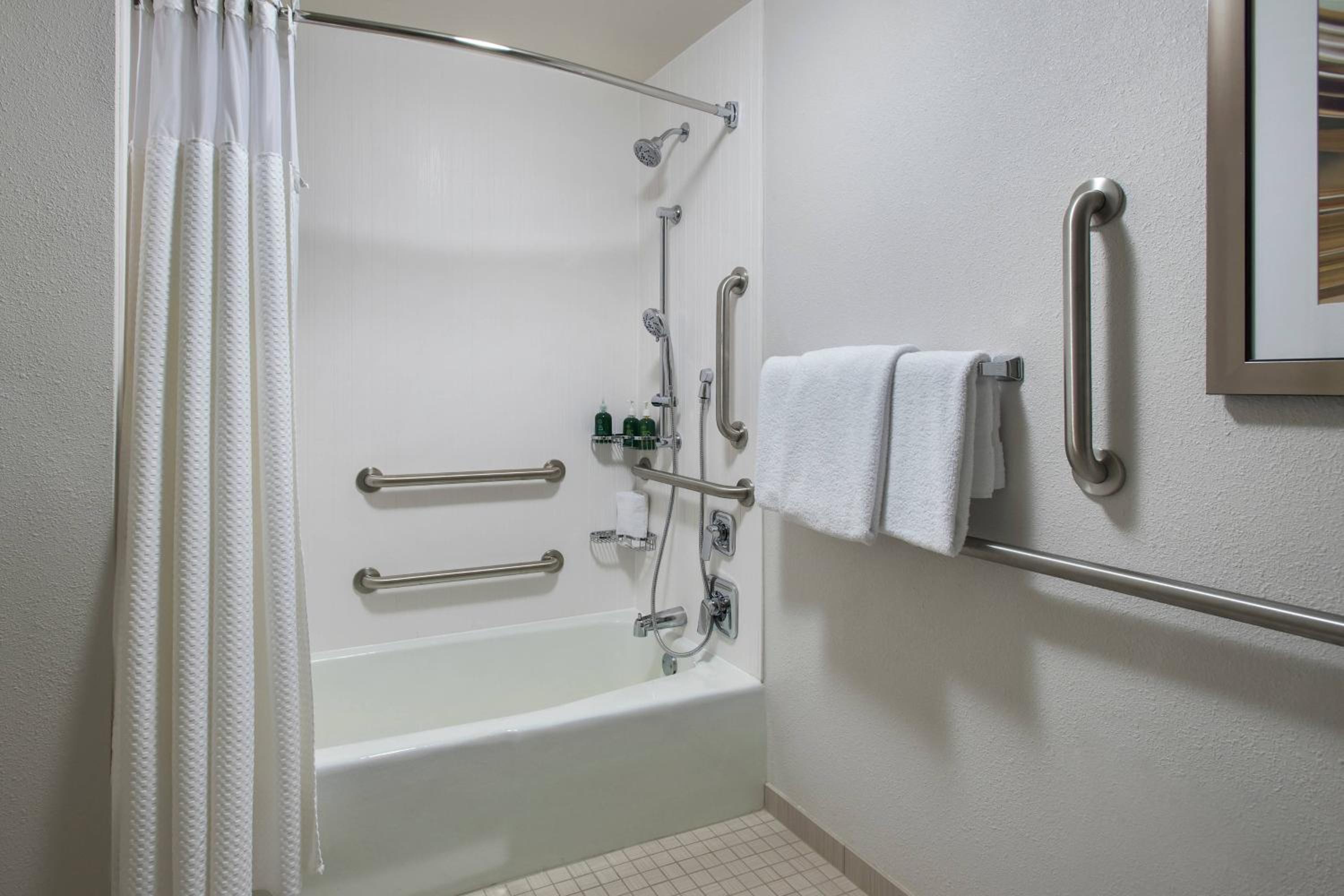 King Room with Sofa Bed and Adapted Tub - Mobility and Hearing Accessible - Photo 2